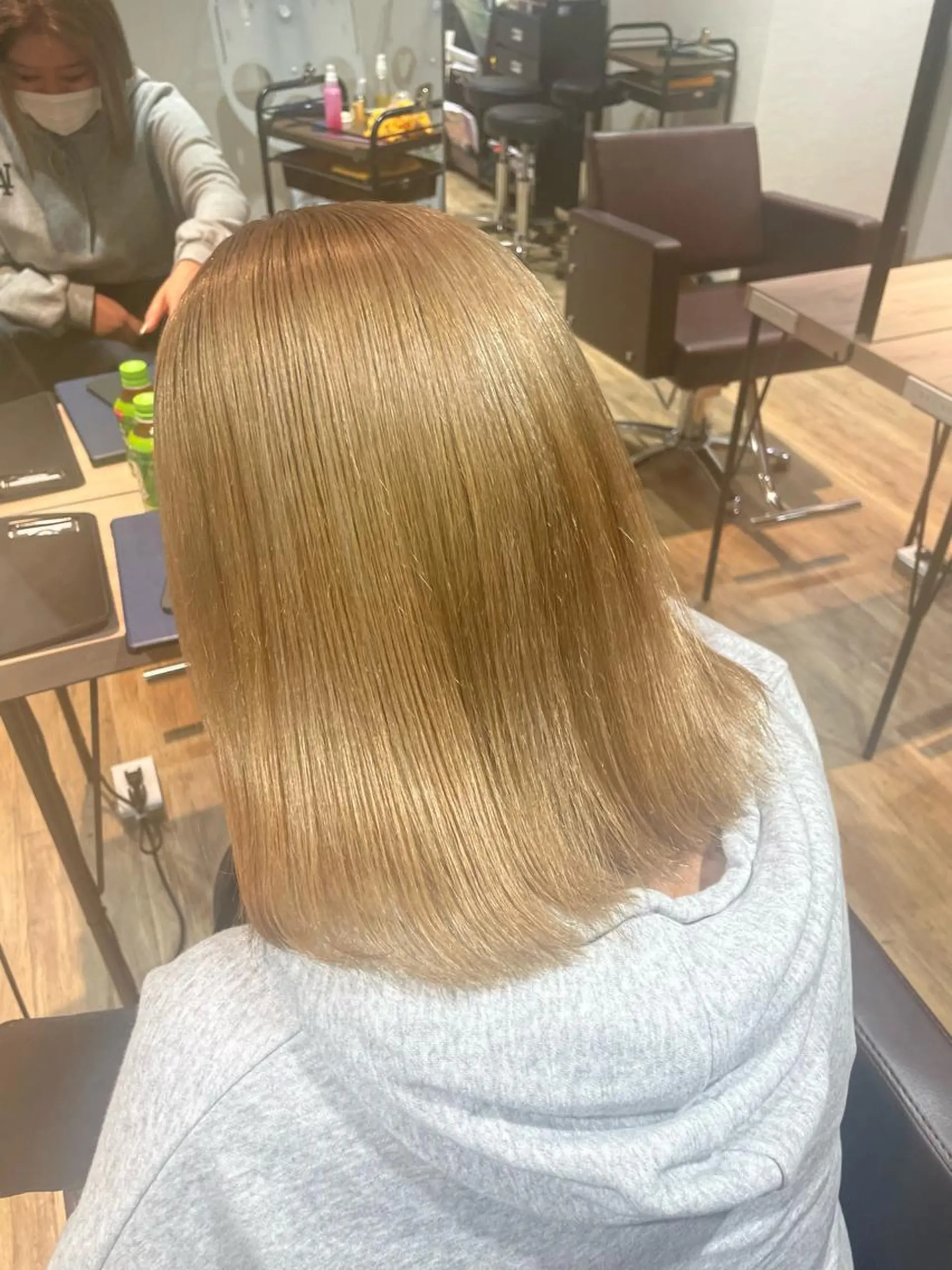 ミディアム 前田 菜奈子のヘアスタイル