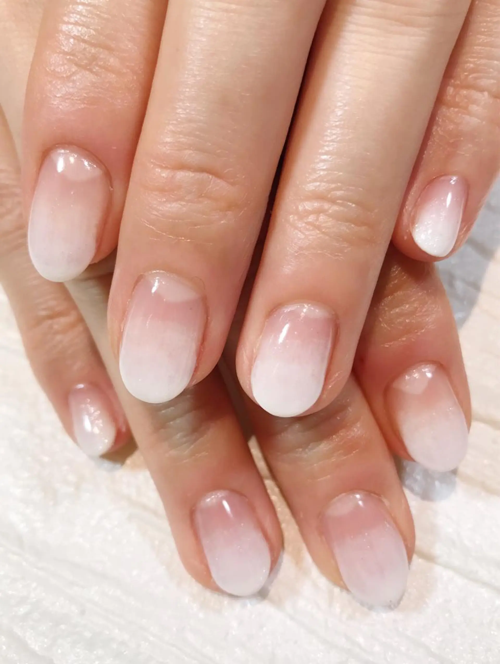 ネイル グラデーション ホワイト ハンドネイル NAILSALON AMULEのネイルデザイン