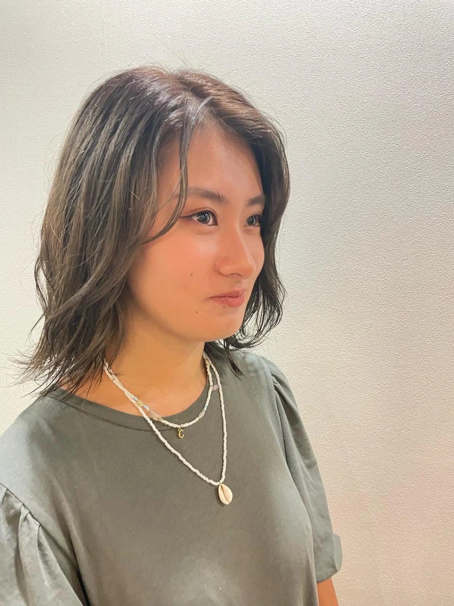 ミディアム カラー ハイトーン/暖色/ 眉/メイク/Rinaのヘアスタイル