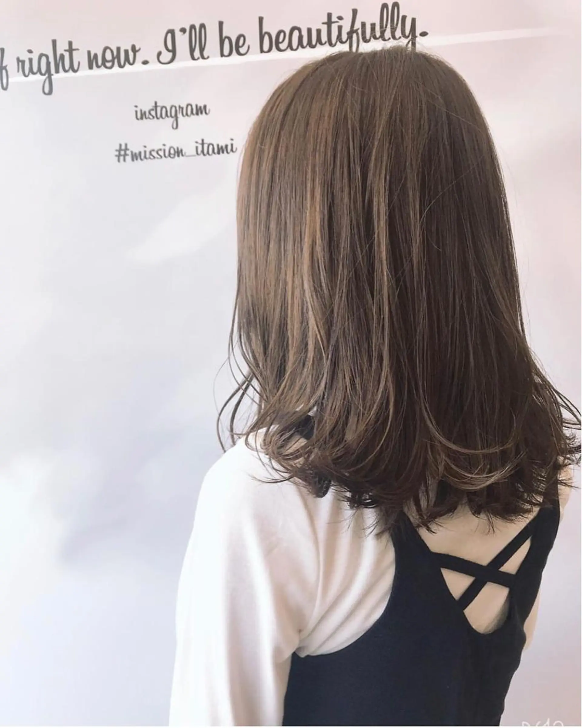 セミロング カラー ヘアアレンジ アッシュ ベージュカラー 福壽 優奈のヘアスタイル