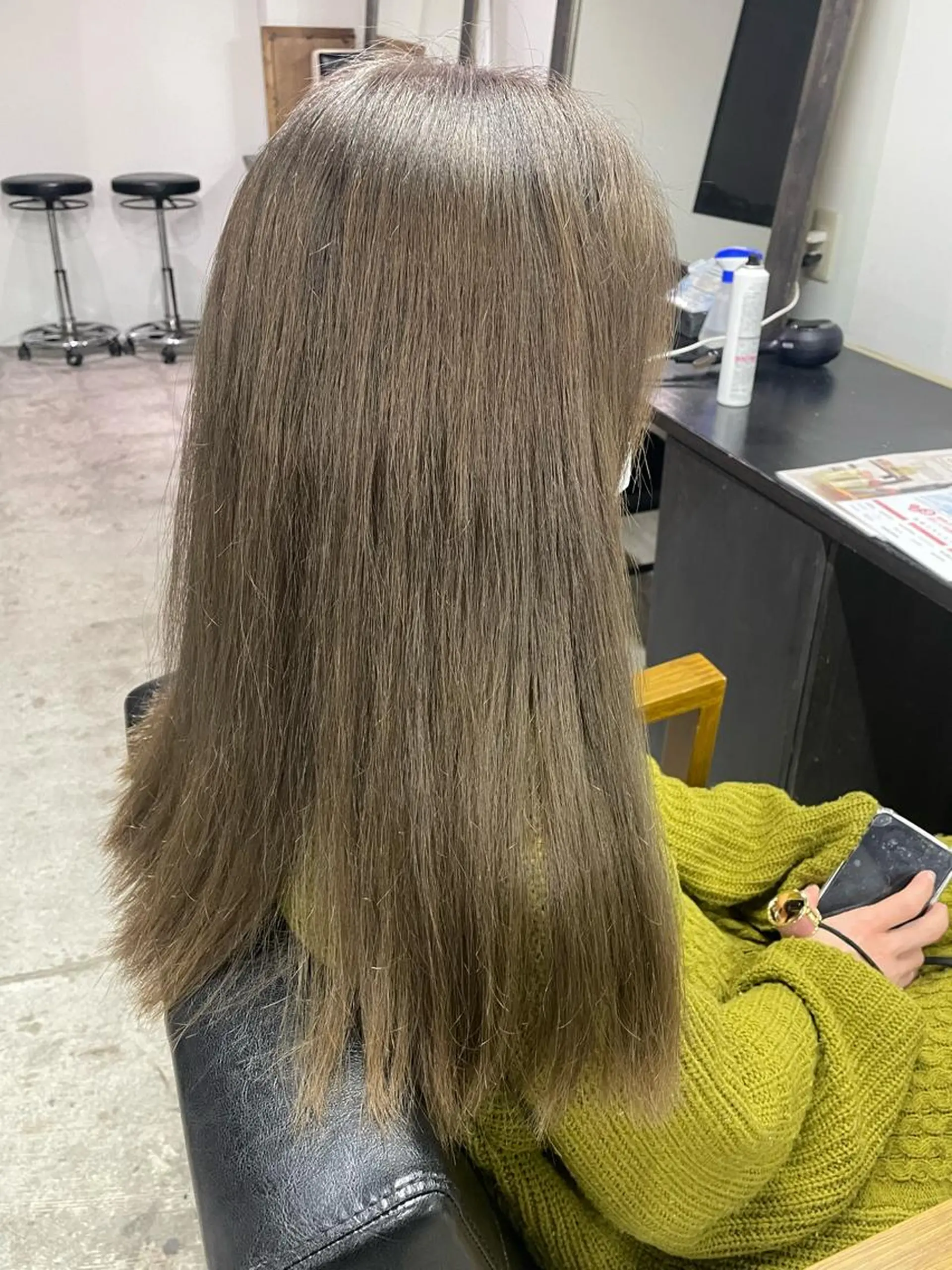 ロング カラー ベージュカラー 林 真那のヘアスタイル