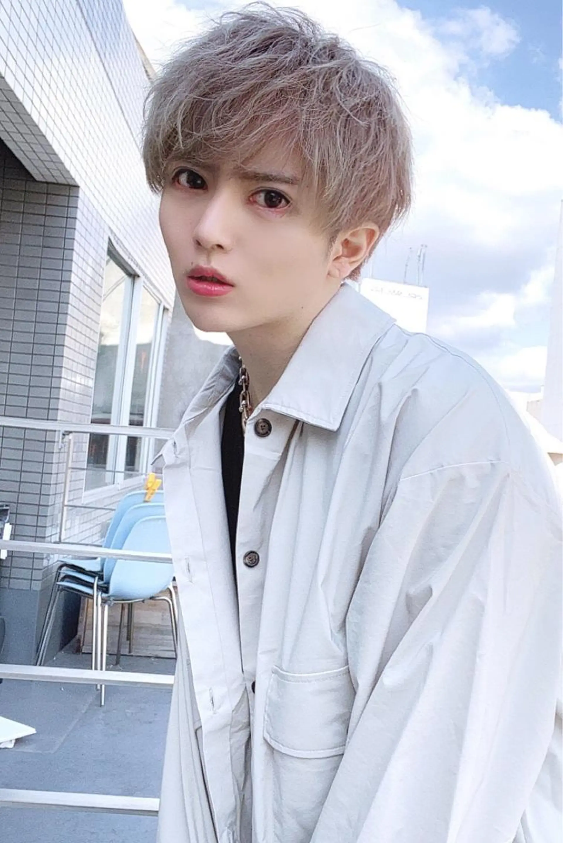 ショート カラー メンズ メンズハイトーン マッシュ アッシュ ハイトーンカラー シルバー レイヤーカット 艶髪/西尾 幸樹のヘアスタイル