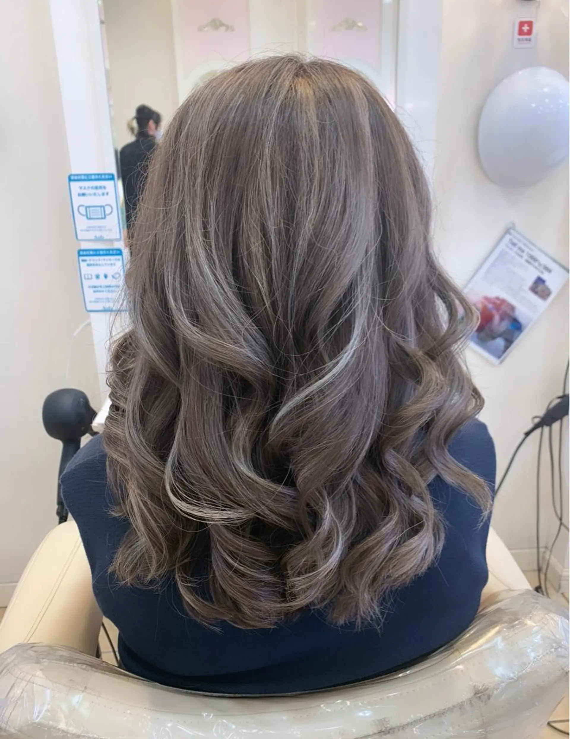ロング カラー 岩本 菖のヘアスタイル