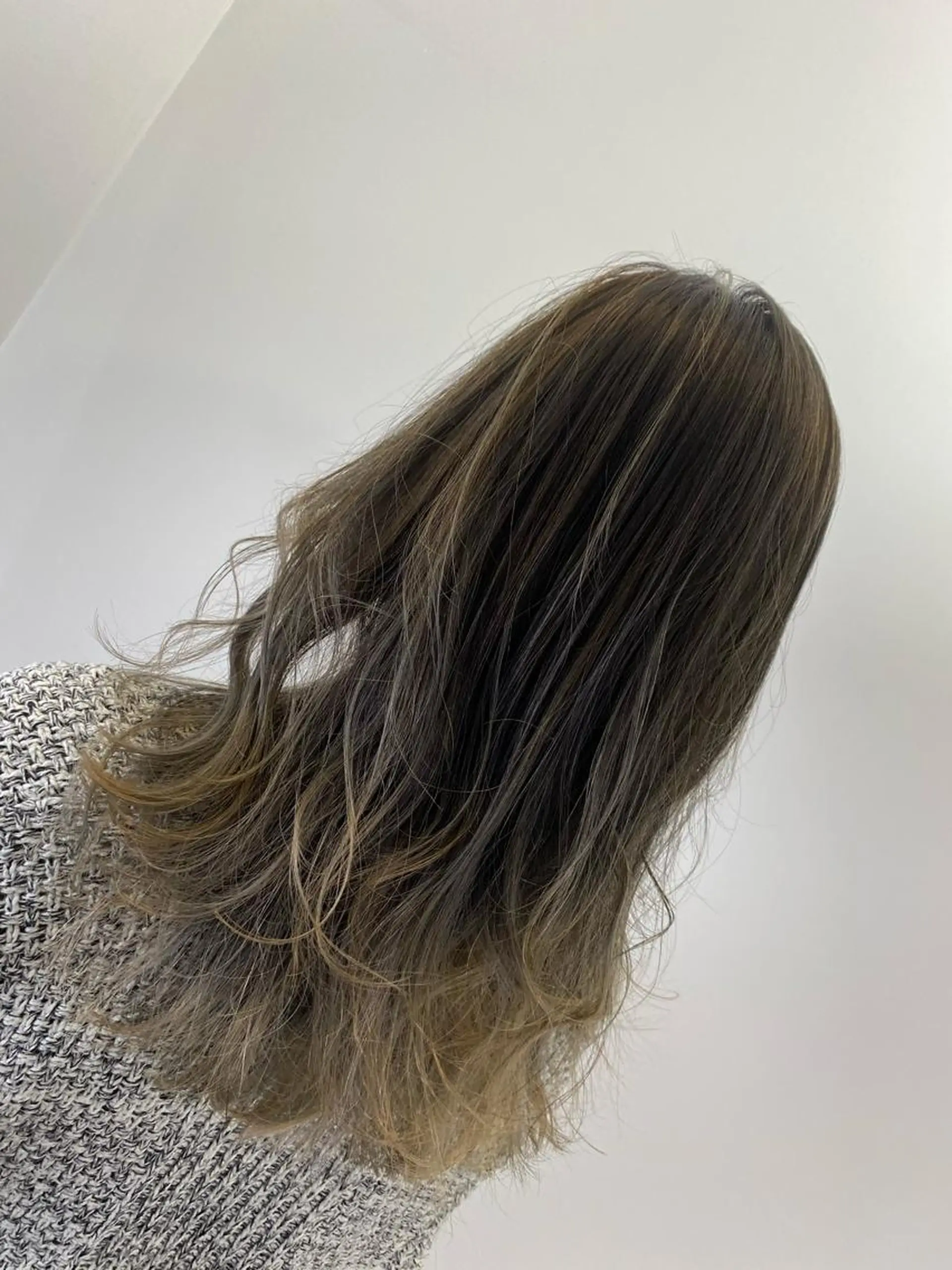 セミロング カラー ベージュカラー salowin梅田茶屋町suite所属・ハイトーンヘア/ 島崎　タクミのヘアスタイル