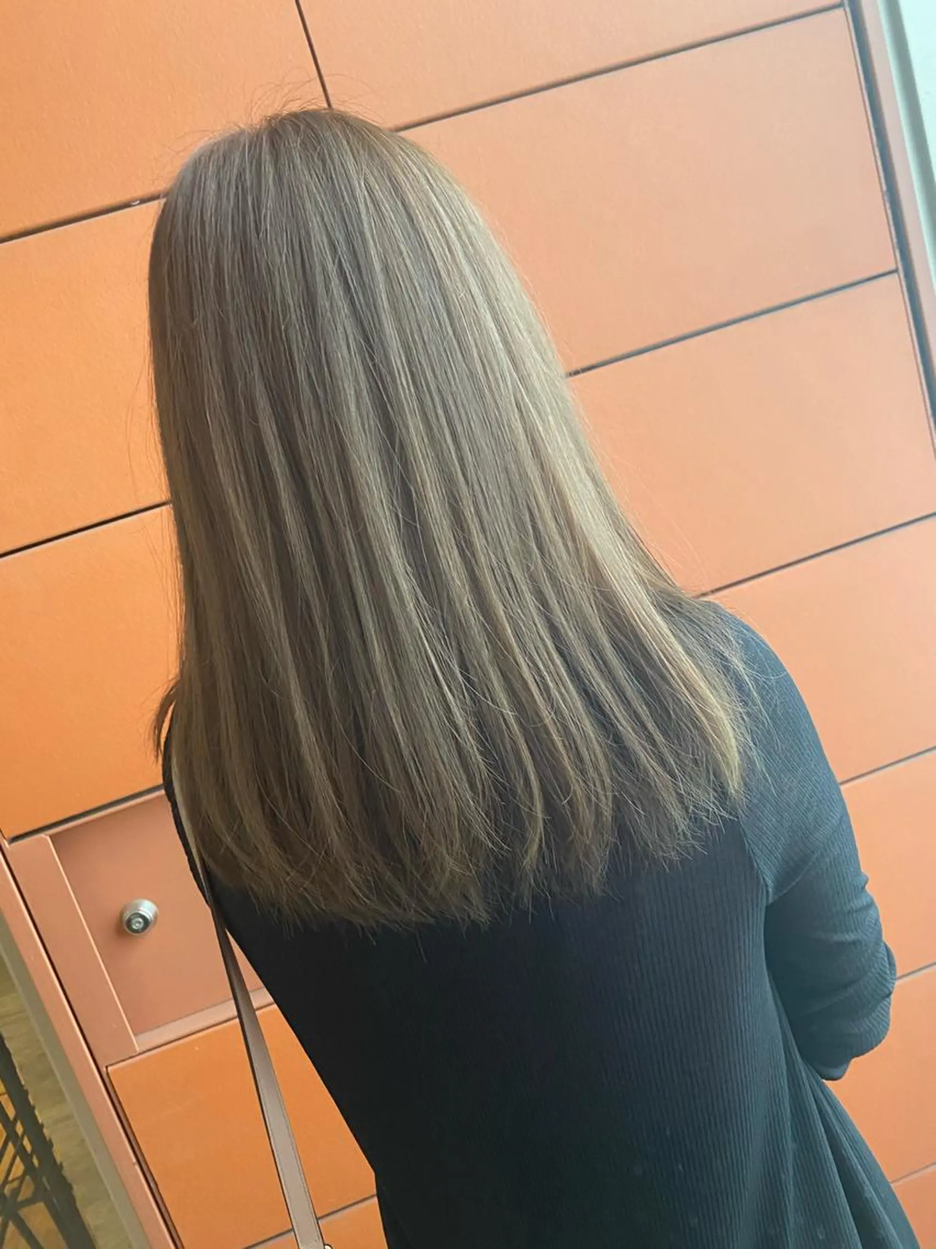 セミロング カラー ハイライトカラー ハイライト 井手 孔介のヘアスタイル