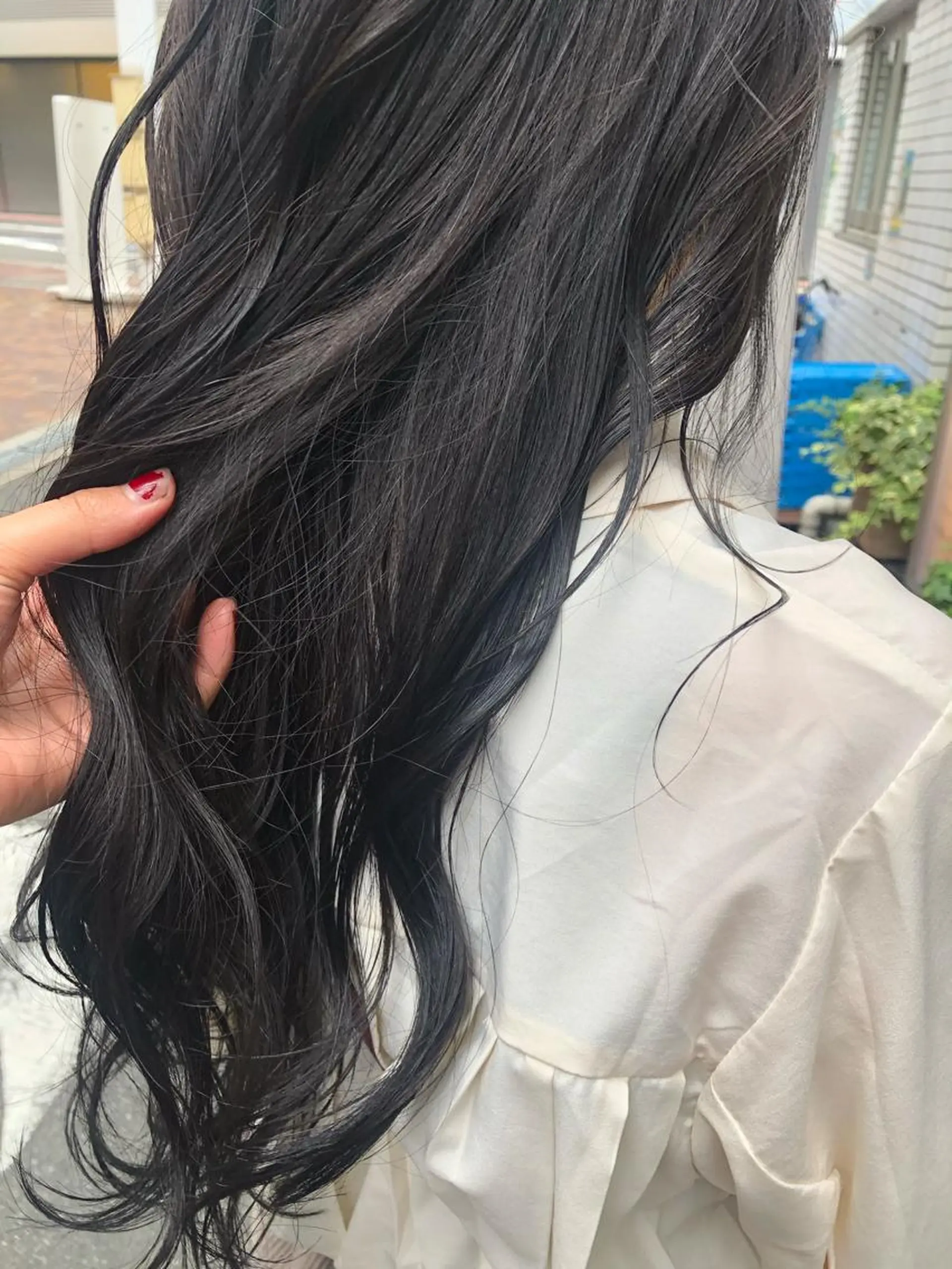 ロング カラー 黒髪 ブルーカラー ブルーブラック ，comma momoka🪄のヘアスタイル