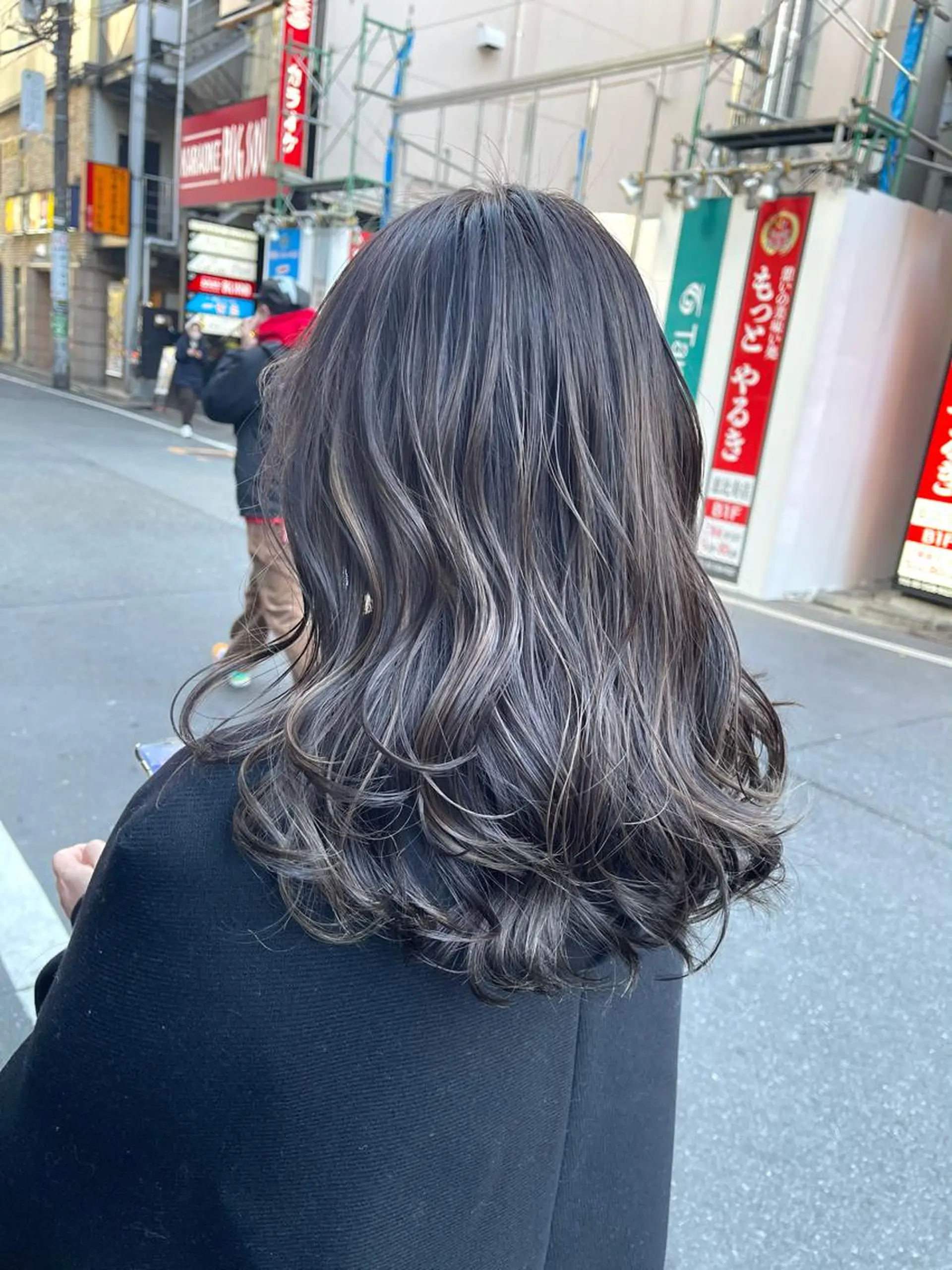 ミディアム カラー 白髪ぼかしハイライト バレイヤージュヤマトのヘアスタイル