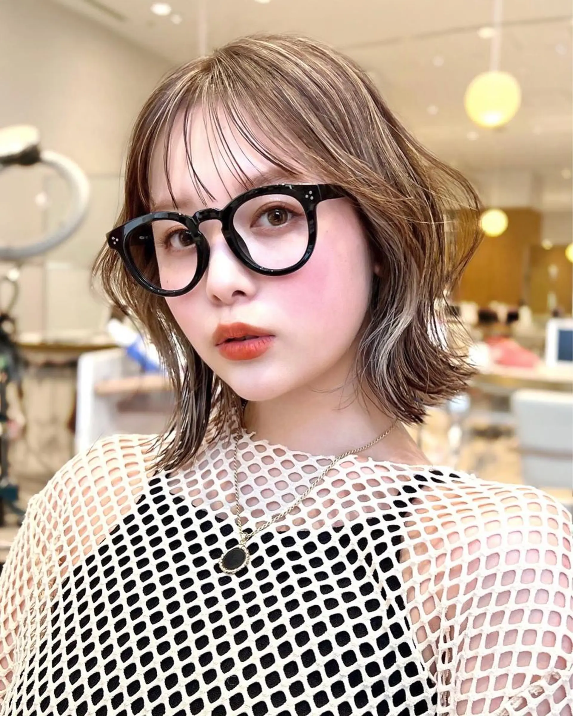 ミディアム カラー パーマ ベージュカラー 透明感カラー グレージュ ボブ レイヤー専門家 ダブルカラー修のヘアスタイル