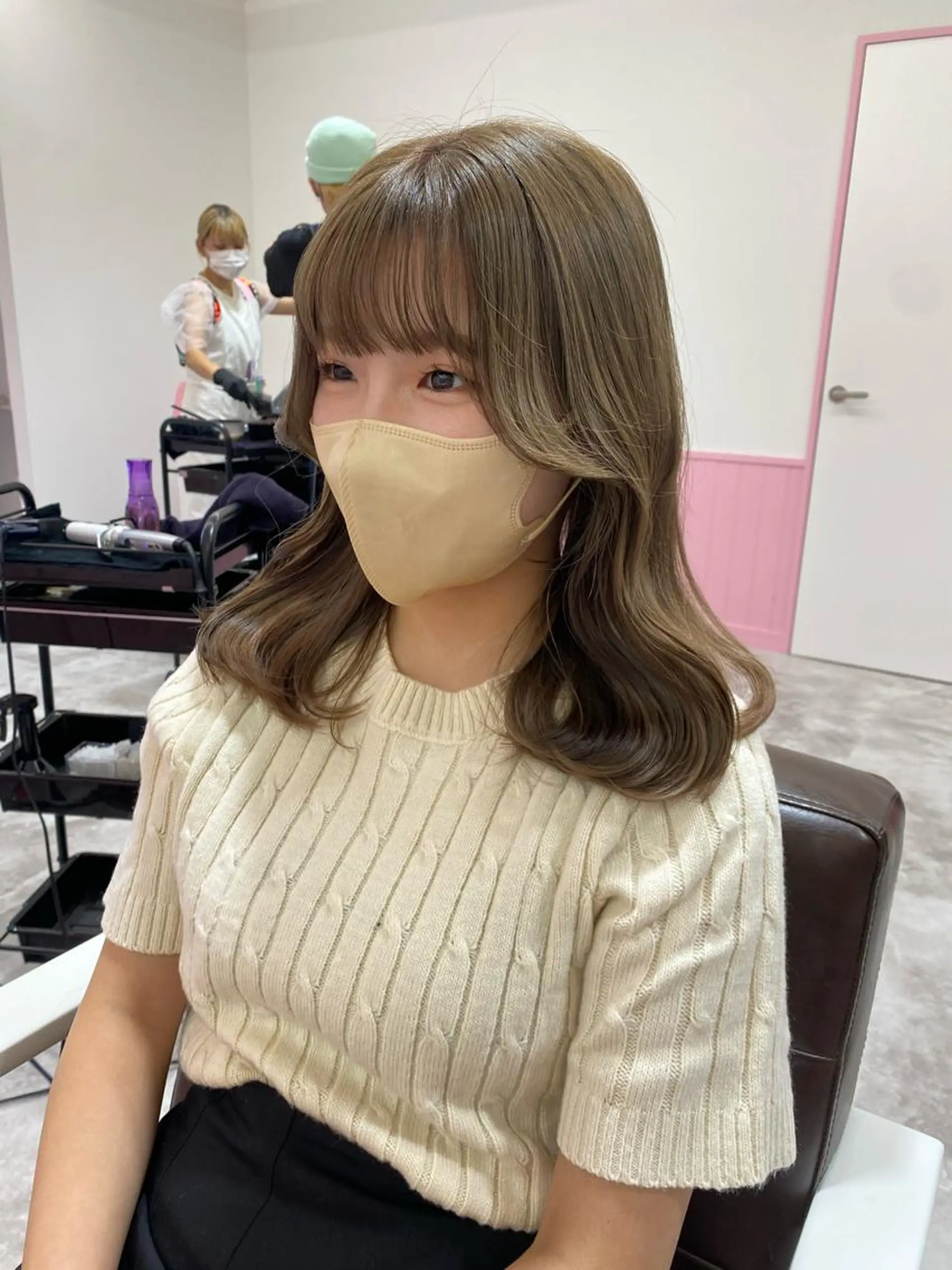 セミロング 髪質改善韓国レイヤー SHIORI🦋のヘアスタイル