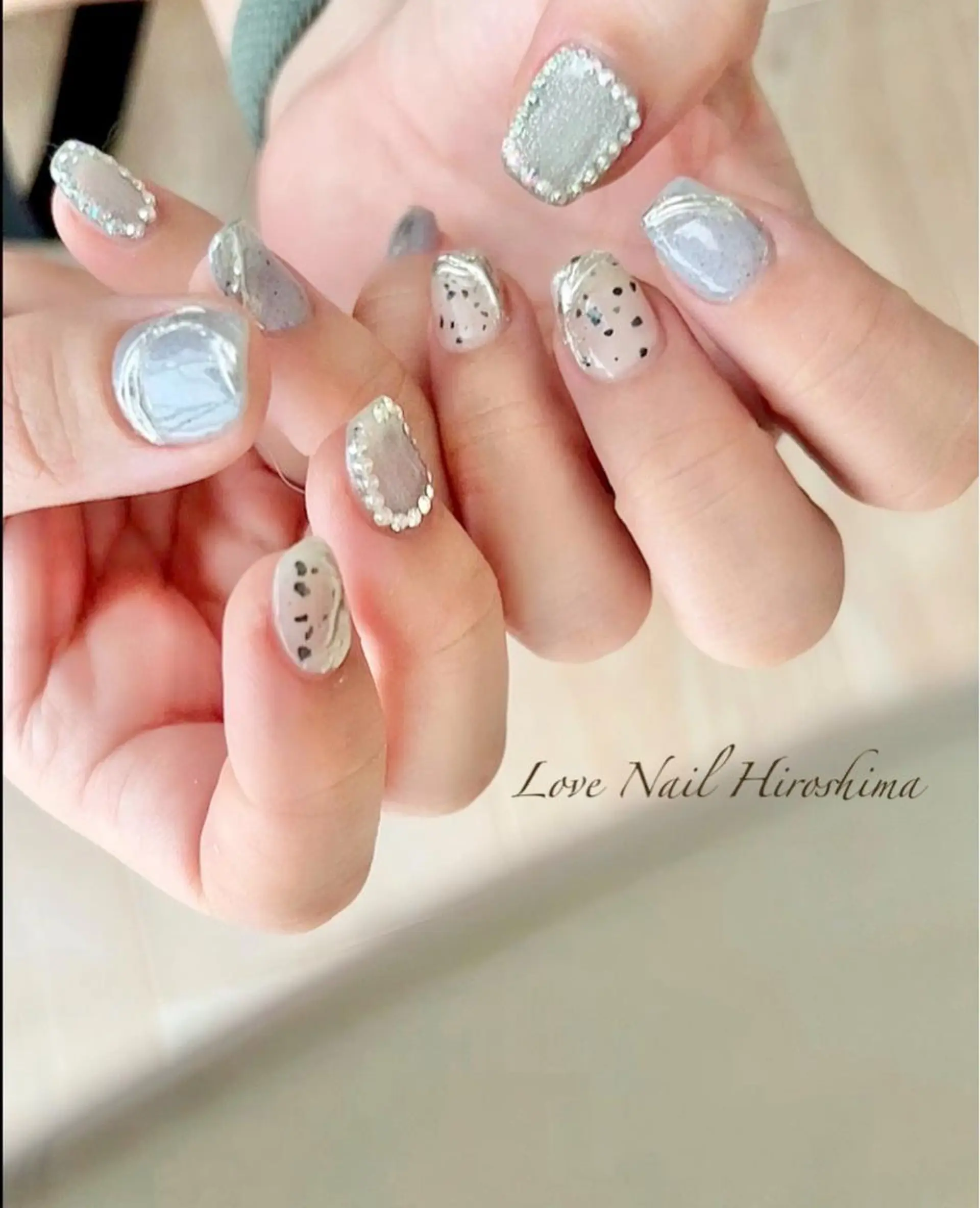 カラー LoveNaii広島店所属・LoveNail HIROSHIMAのネイルデザイン