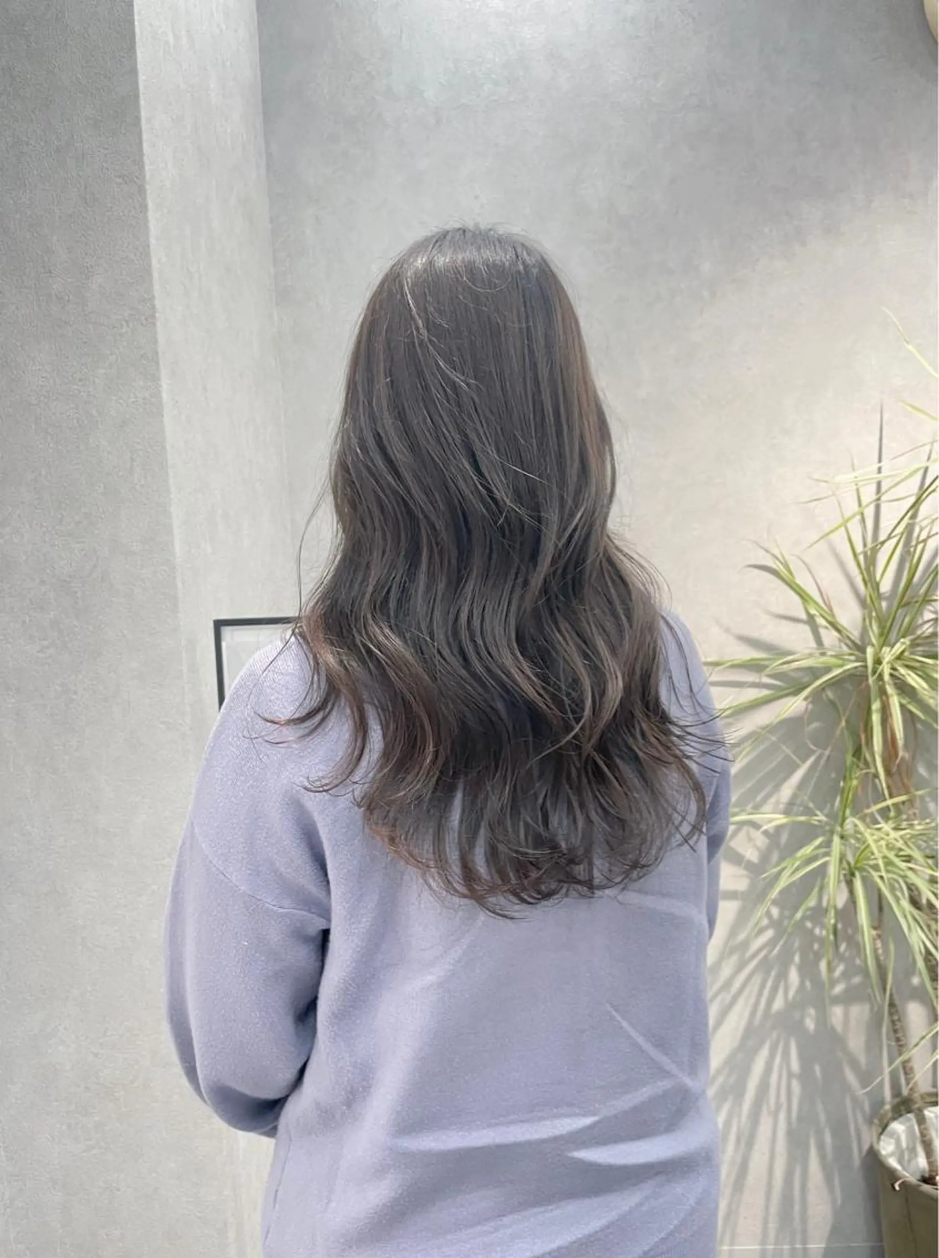 セミロング カラー グレージュ いなみね はるきのヘアスタイル