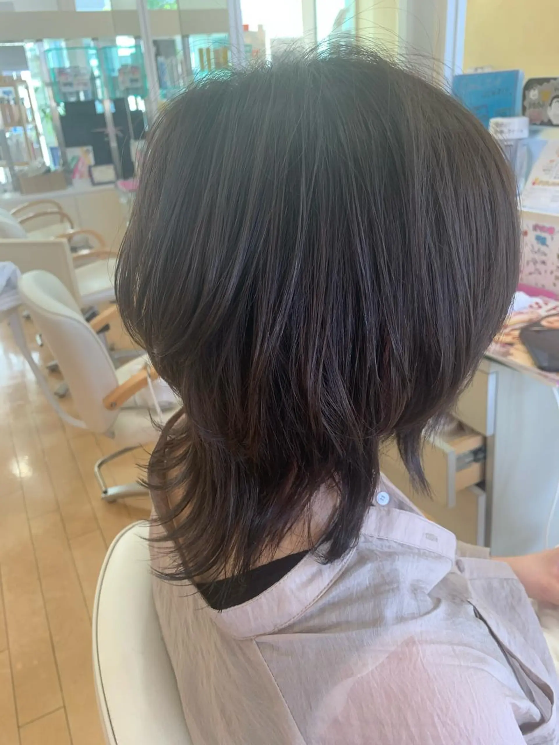 ミディアム カラー アッシュ 透明感カラー ウルフカット カット ヘアカラー 吉川 茉由子のヘアスタイル