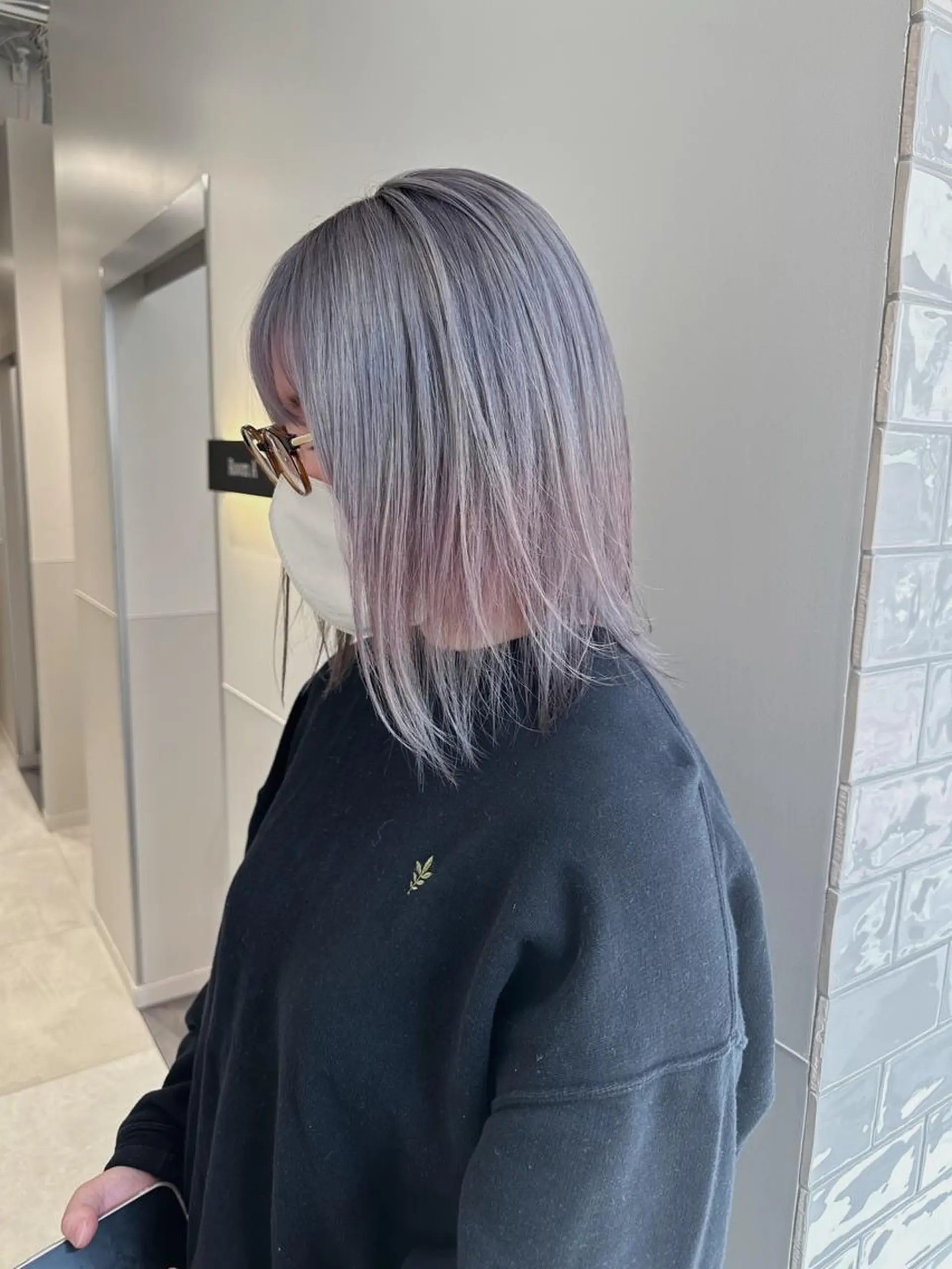 ミディアム カラー パーマ ヘアアレンジ メンズ キッズ ネイル マツエク・マツパ アイブロウ メンズバレイヤージュ メンズブリーチ メンズハイライト メンズインナーカラー メンズ韓国風 ヘアカラー トリートメント ヘアセット 切りっぱなしヘアボブ ミディアムヘアRYOのヘアスタイル