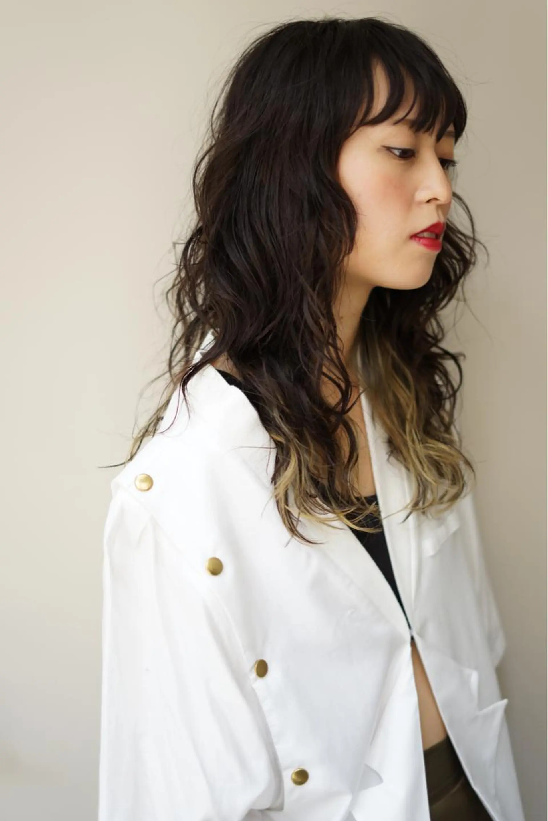 ロング カラー パーマ ブリーチ カット パーマ 江崎 わか子のヘアスタイル