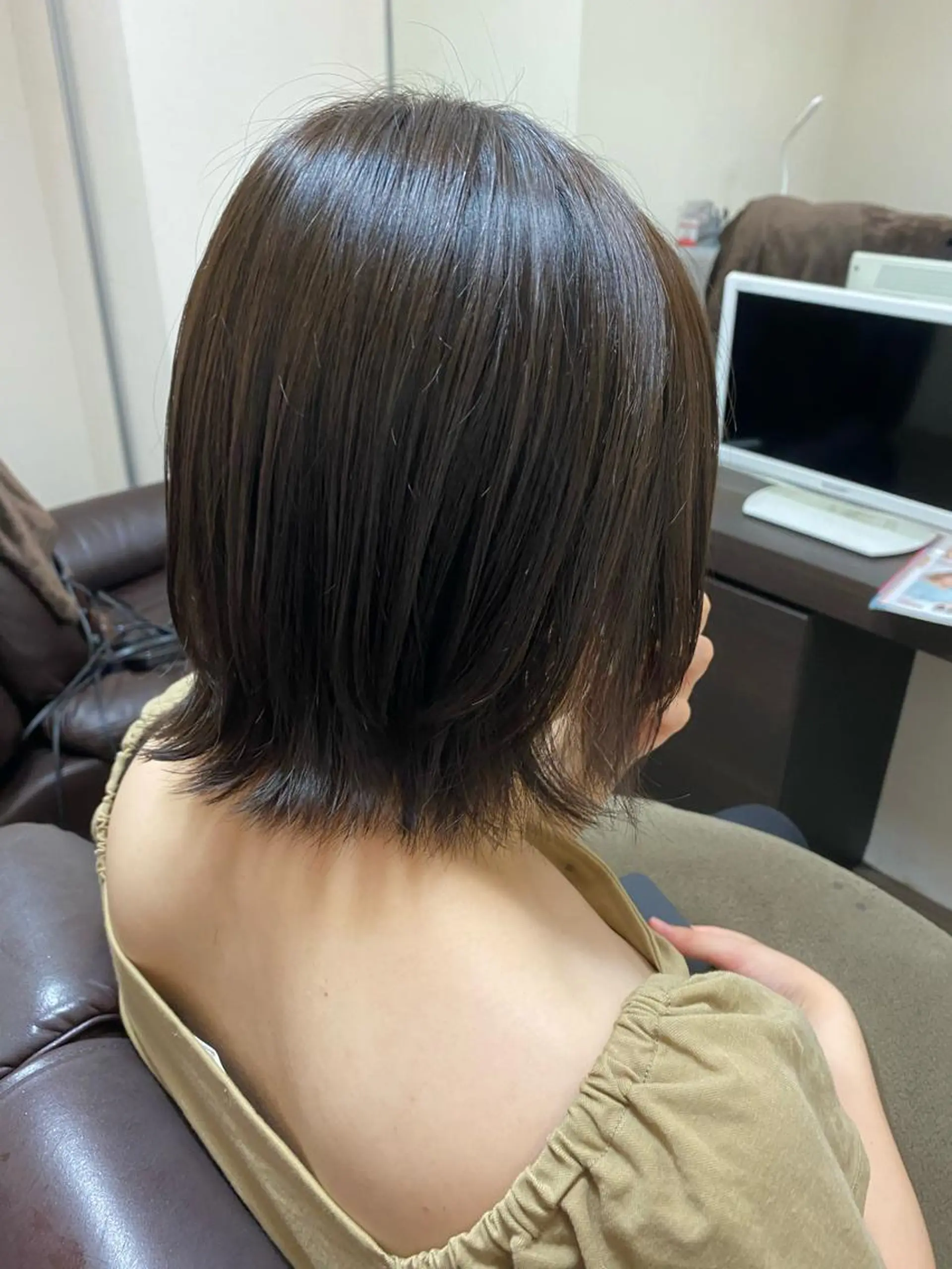 ミディアム アッシュ アッシュグレー アッシュグレージュ 佐川 絢のヘアスタイル