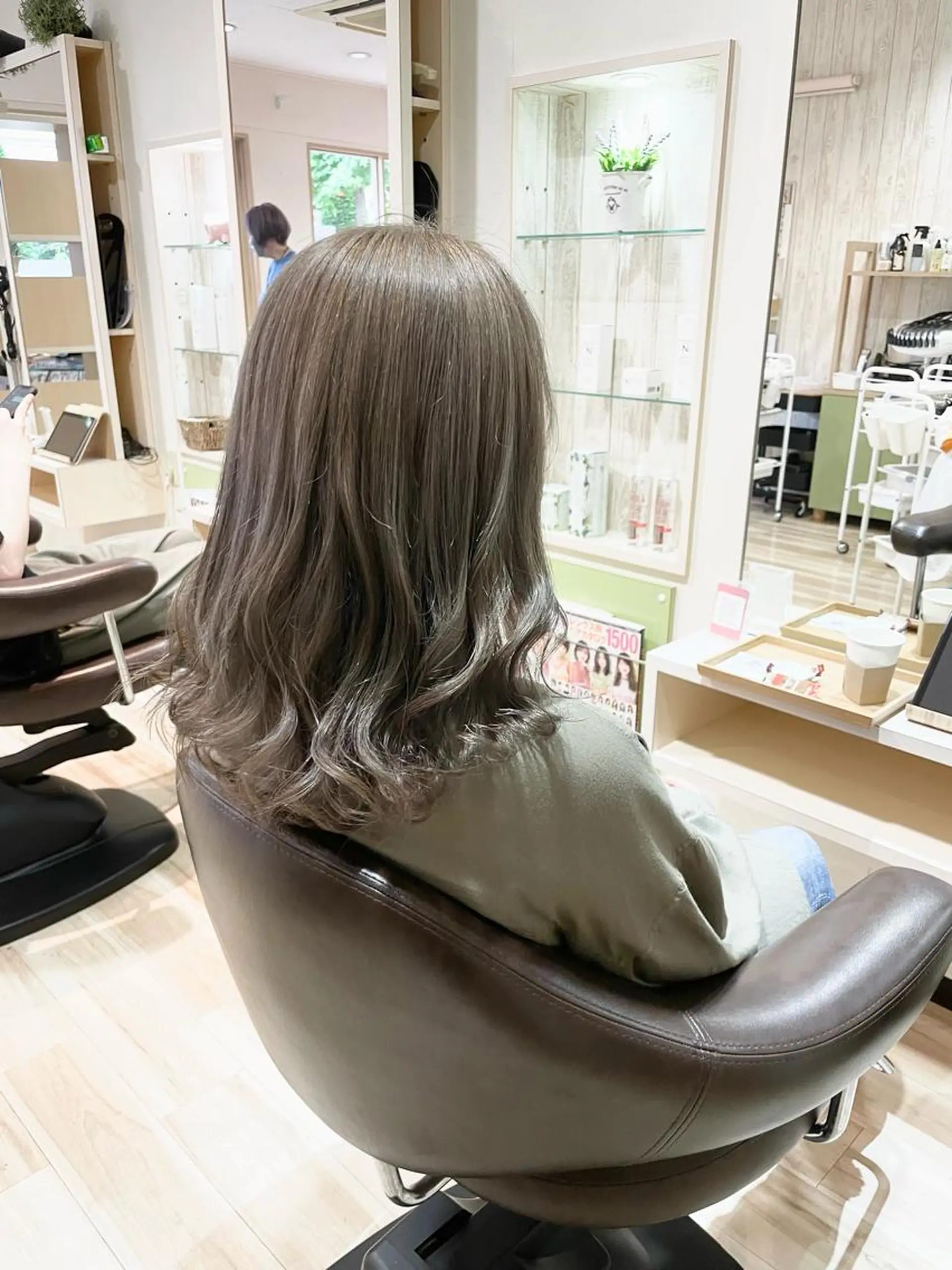 セミロング カラー 🌈派手髪ハイトーン 🌈鈴木亮太🌈のヘアスタイル