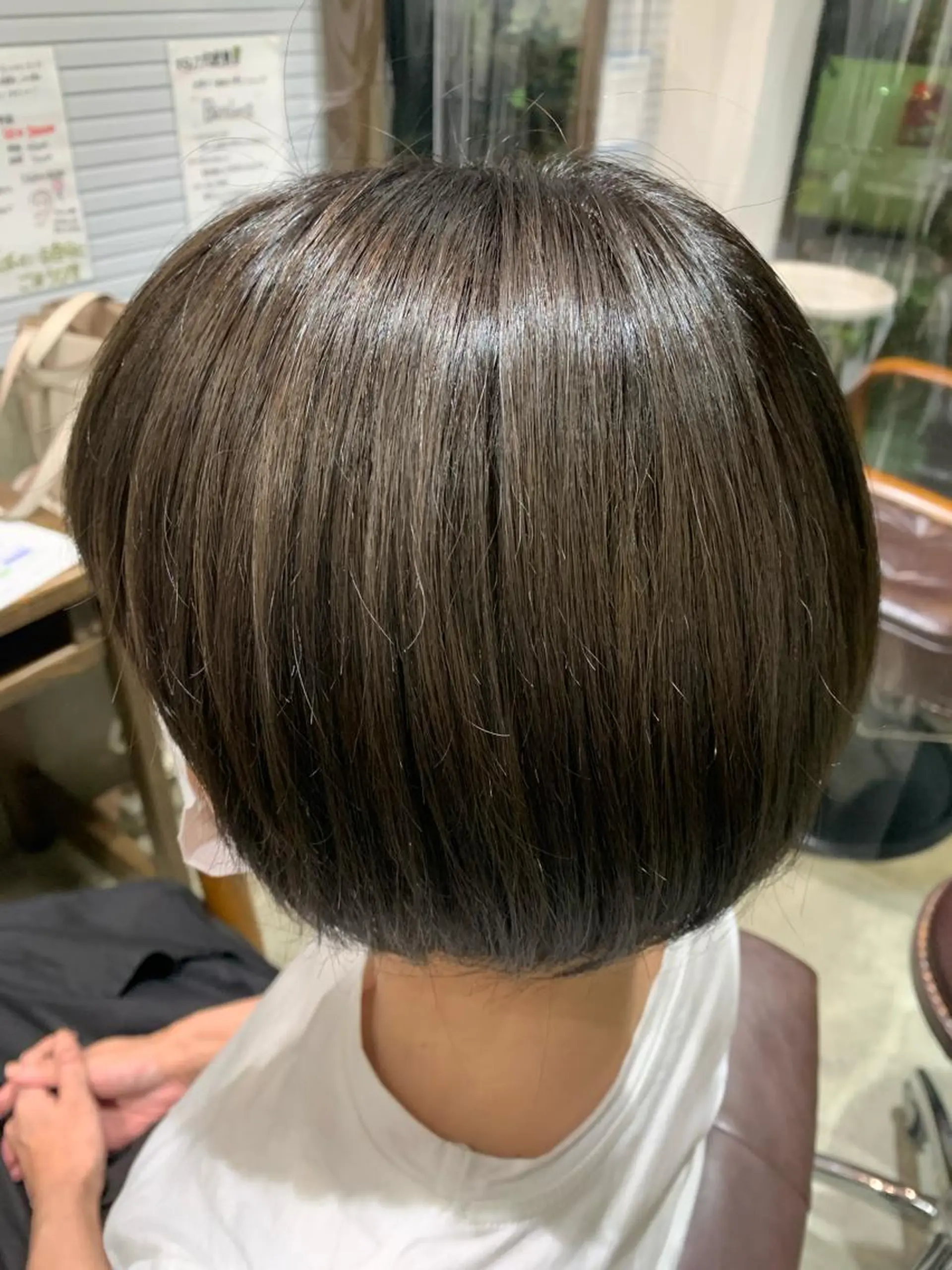 ショート カラー ブリーチ 山口 莉々香のヘアスタイル
