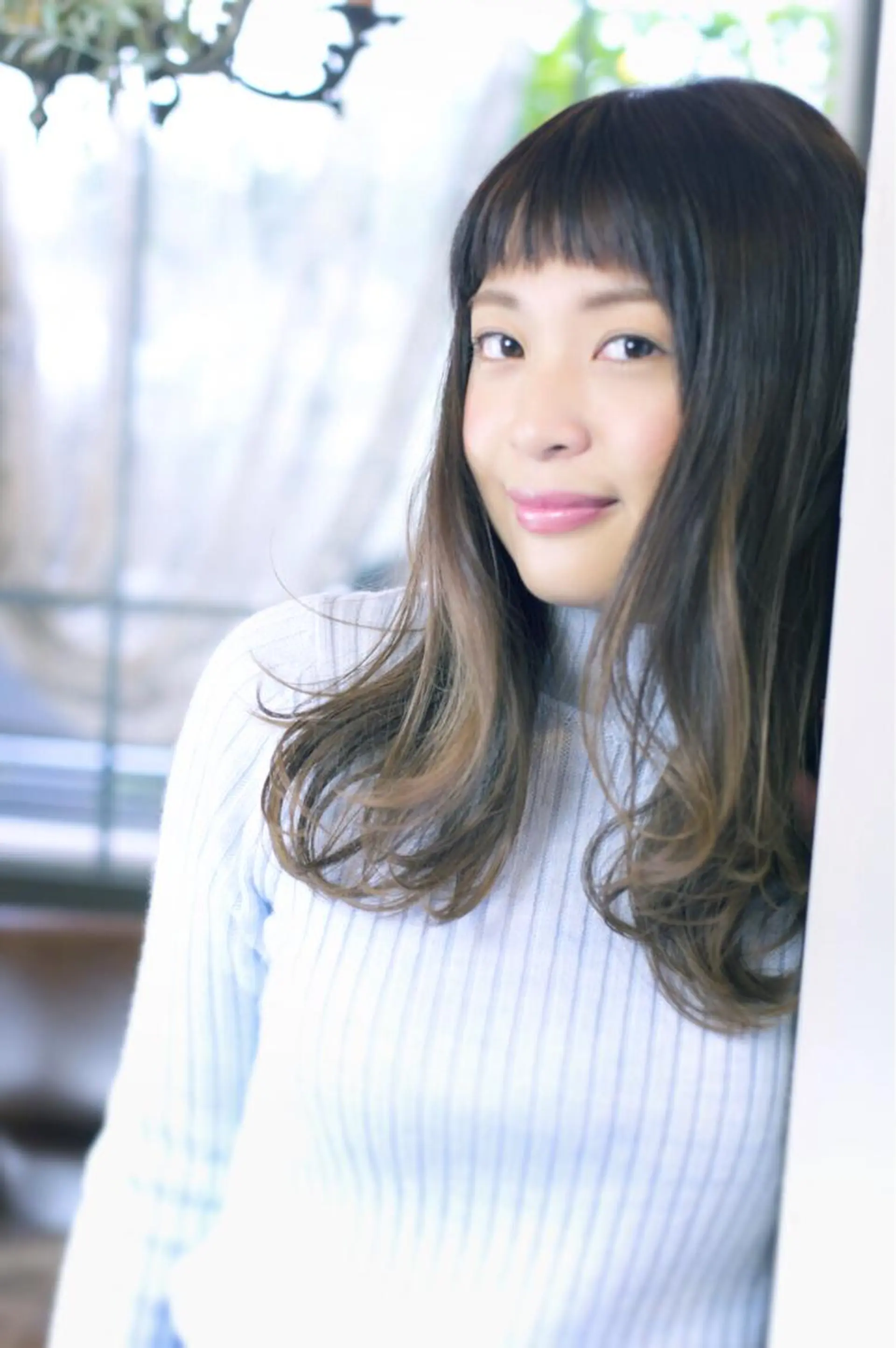 セミロング Euphoria 【ユーフォリア】のヘアスタイル