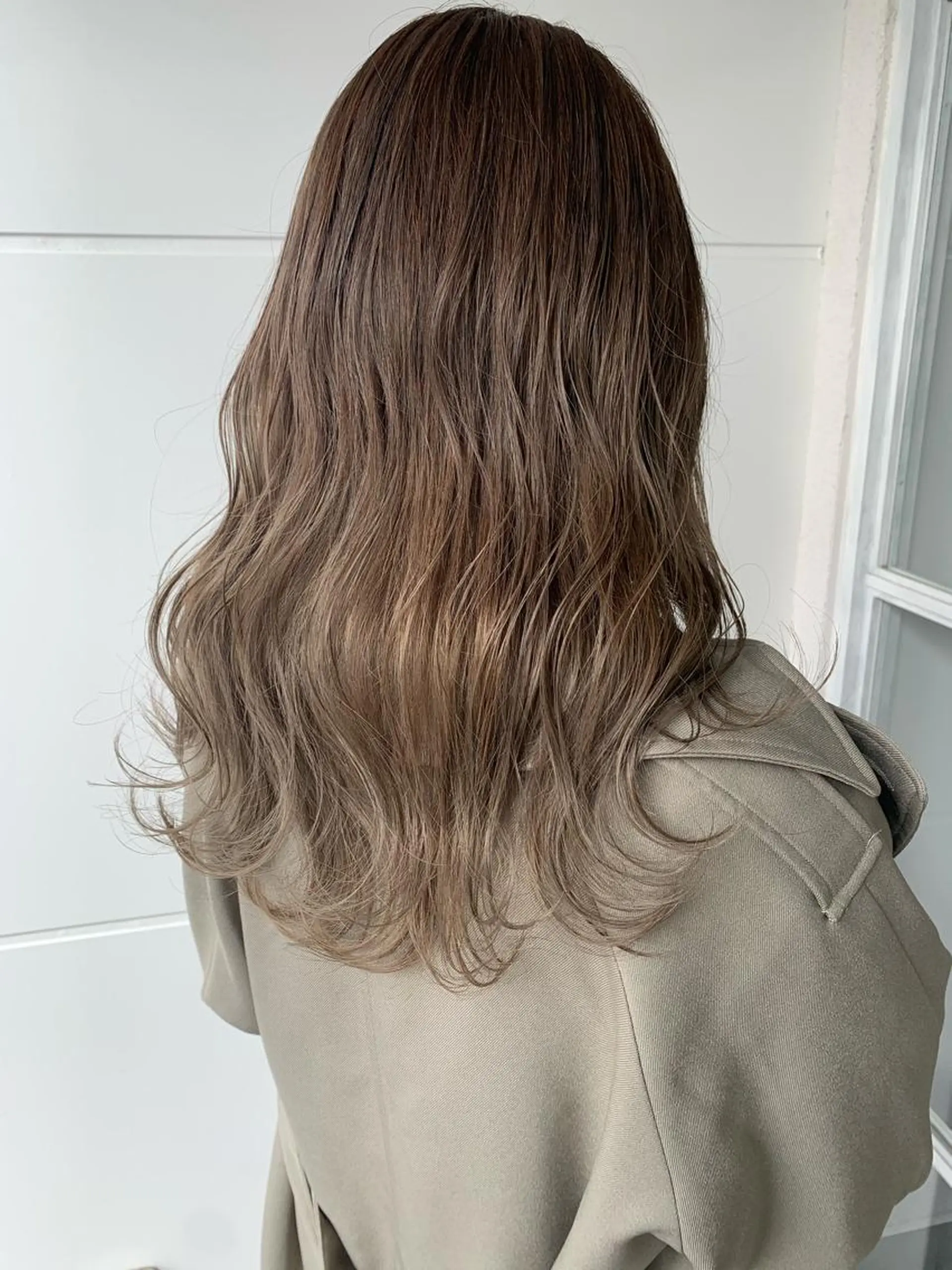 ロング カラー ヘアアレンジ アッシュ ベージュカラー ブリーチ ケアブリーチ グラデーションカラー たかいわ みきのヘアスタイル