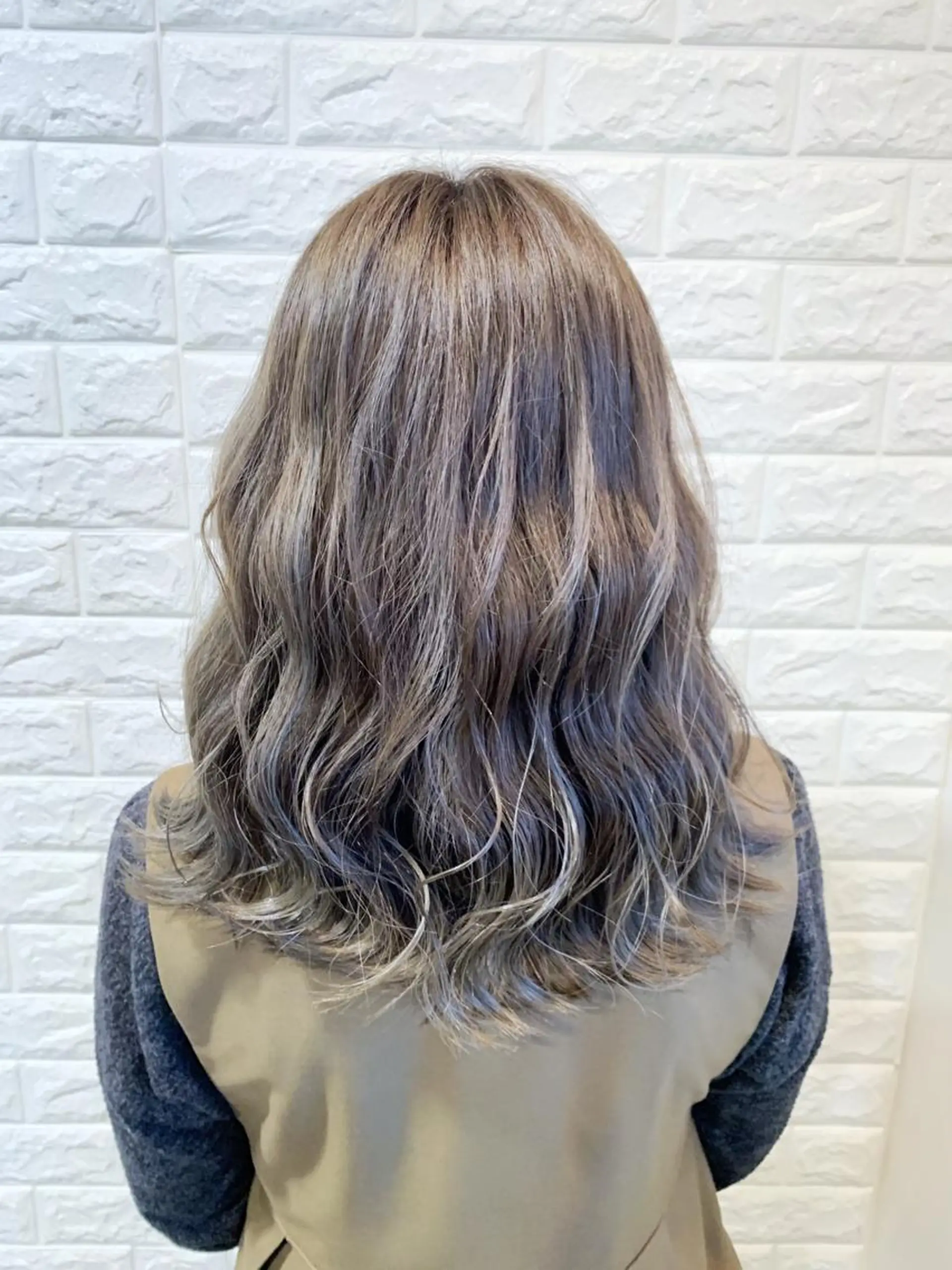 ショート カラー ヘアアレンジ グレージュ ハイトーンカラー カーキグレージュ 🌿‬ ܸAir 透明感🌱西村知佳のヘアスタイル