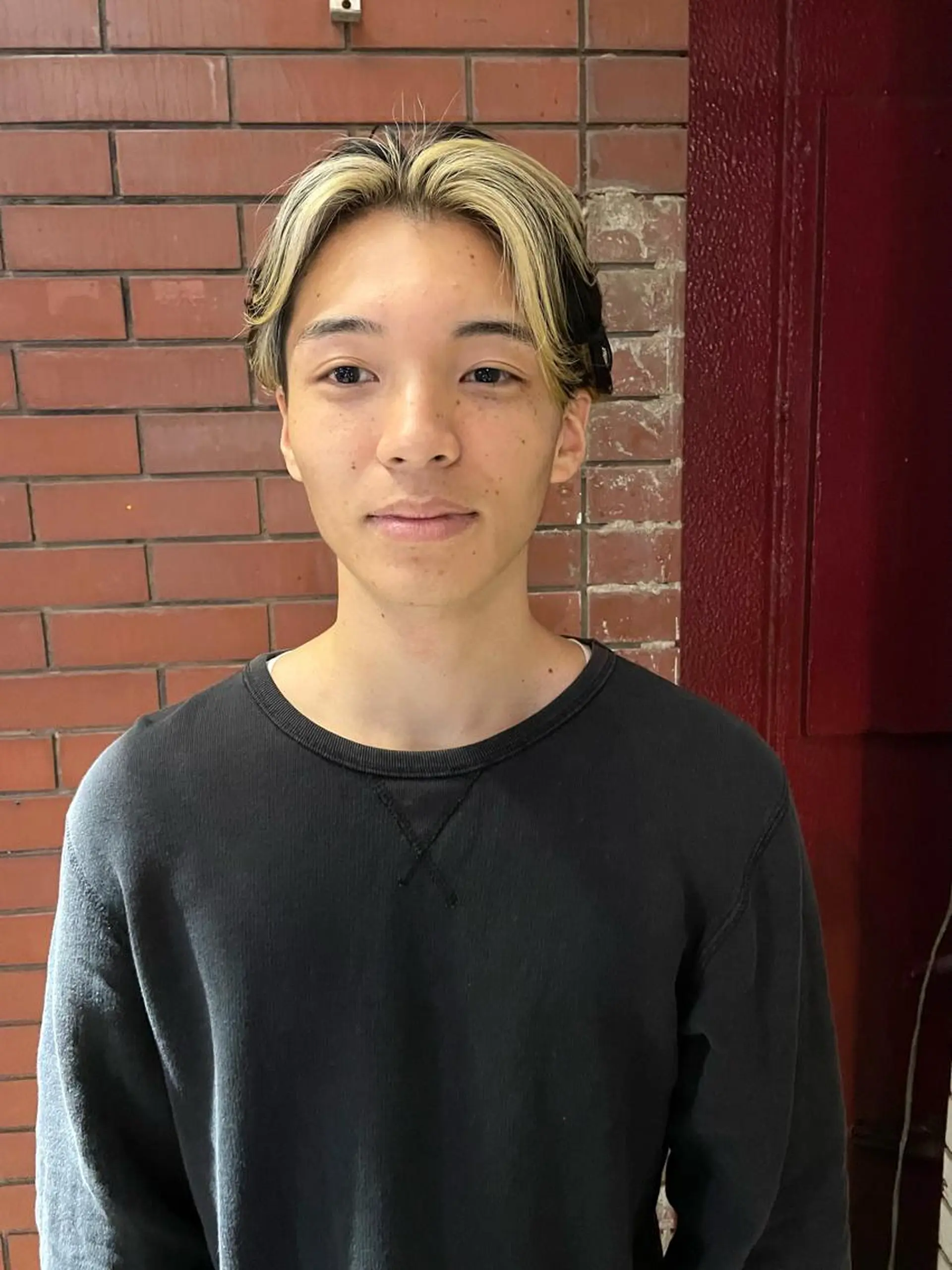 カラー メンズ ショートボブ メンズブリーチ フェードカット メンズハイライト メンズインナーカラー カット ヘアカラー トリートメント スパイキーパーマ 柏NO1 藤本葉のヘアスタイル