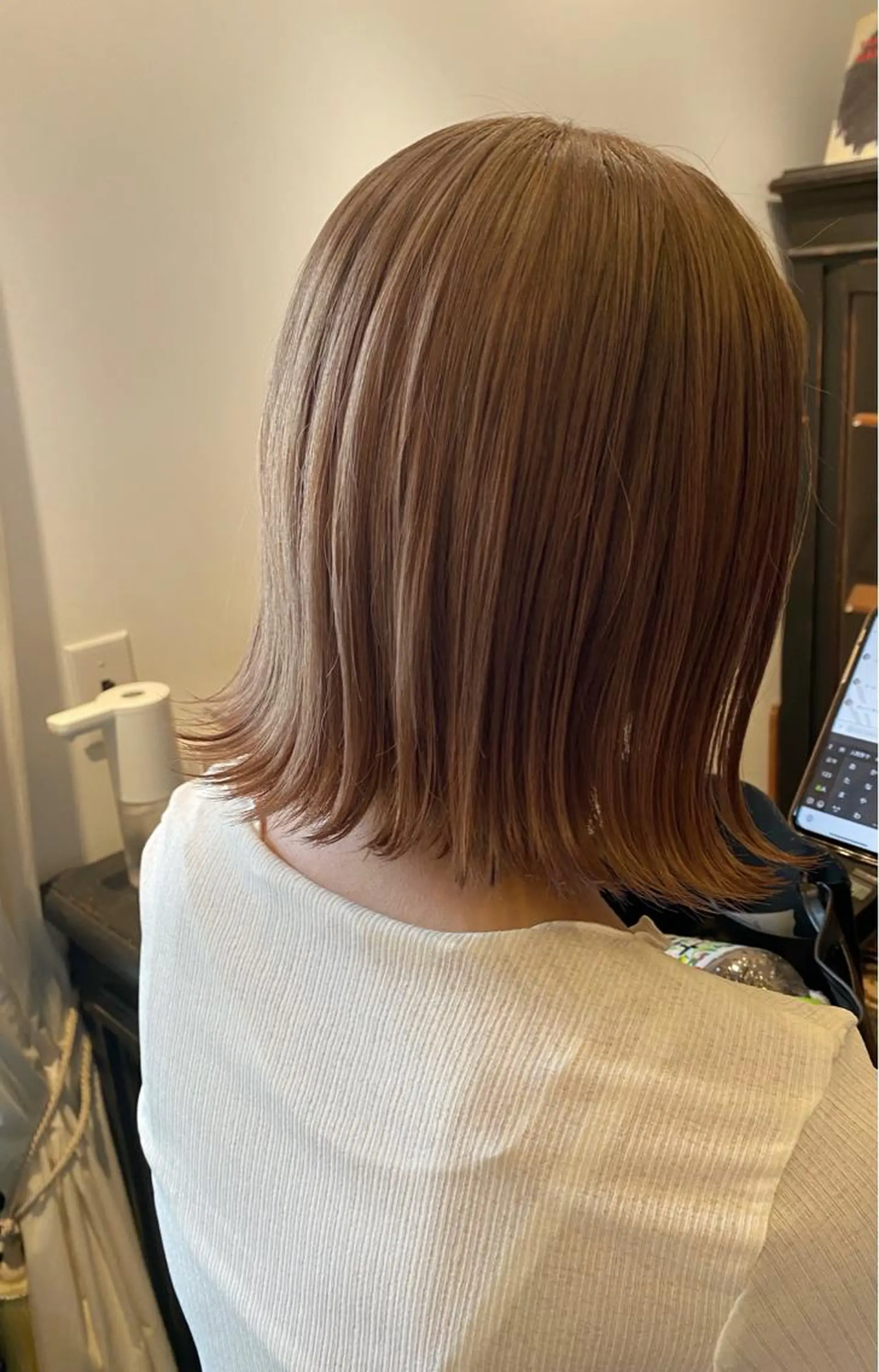 ショート カラー ベージュカラー ブリーチ ミルクティーベージュ tonari 梅田、中崎町のヘアスタイル