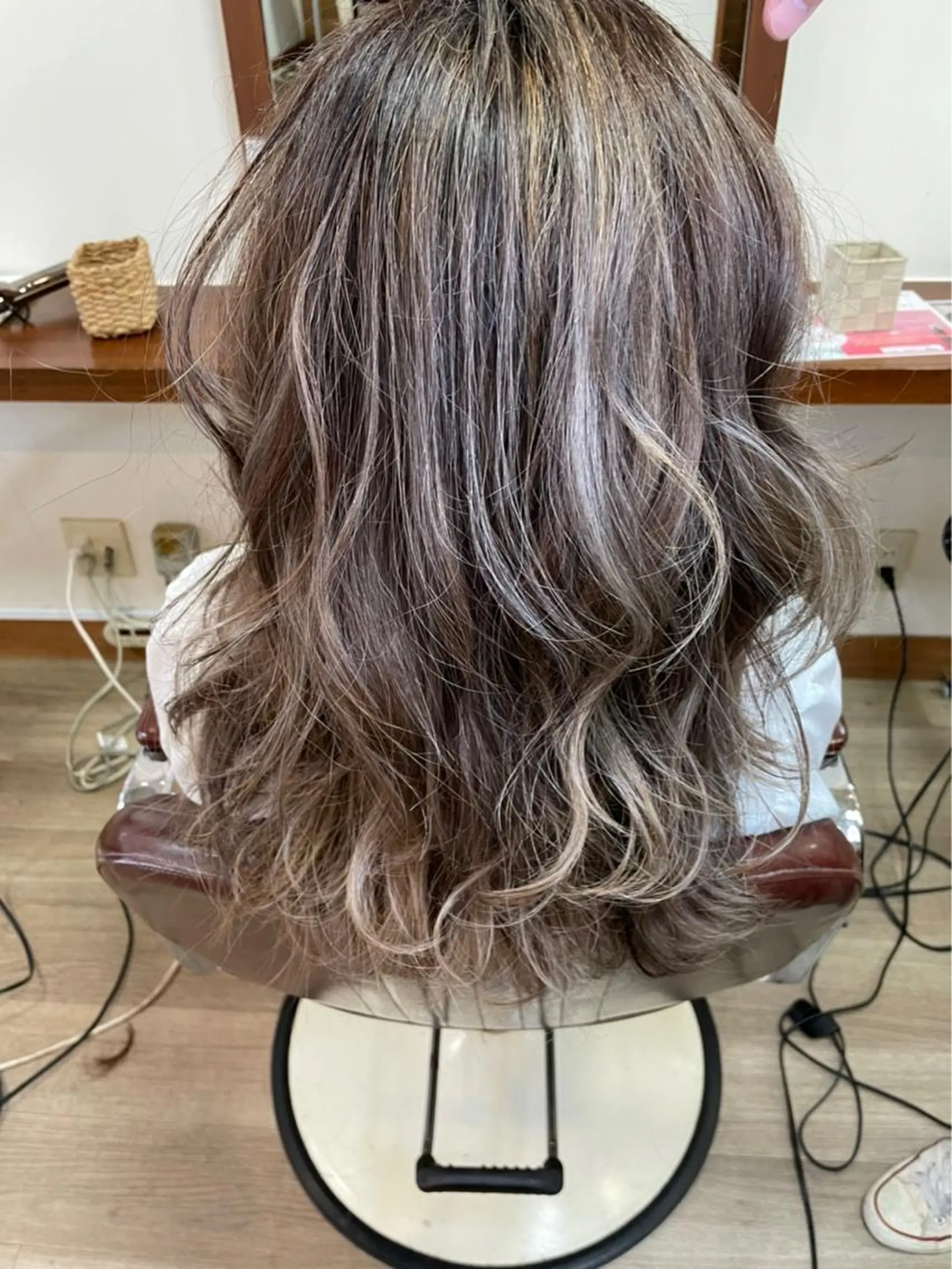 ロング カラー 外国人風カラー chill out 南塚口本店のヘアスタイル