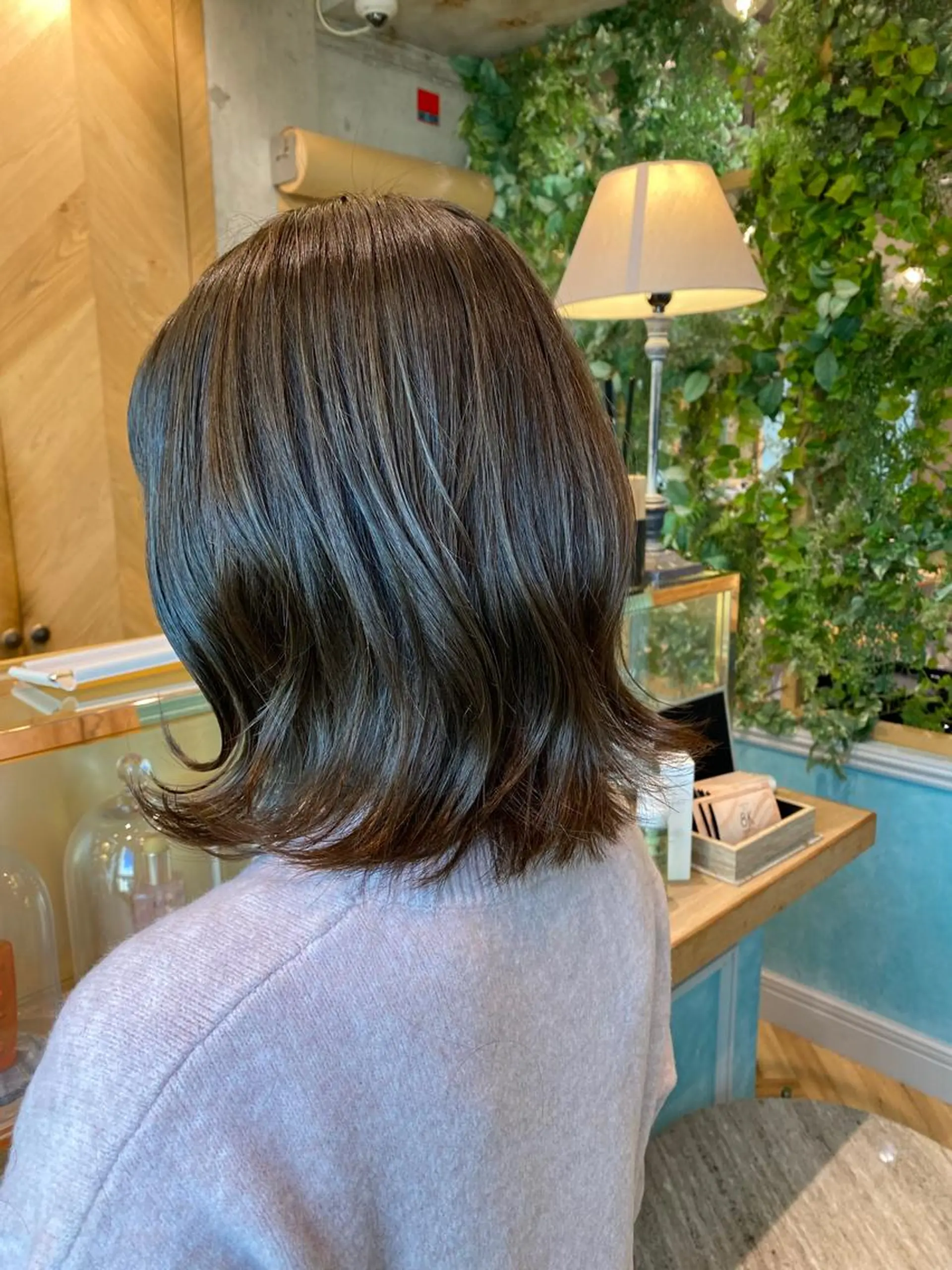 ミディアム カット ヘアカラー トリートメント 山本翔一郎 韓国顔周りレイヤーのヘアスタイル