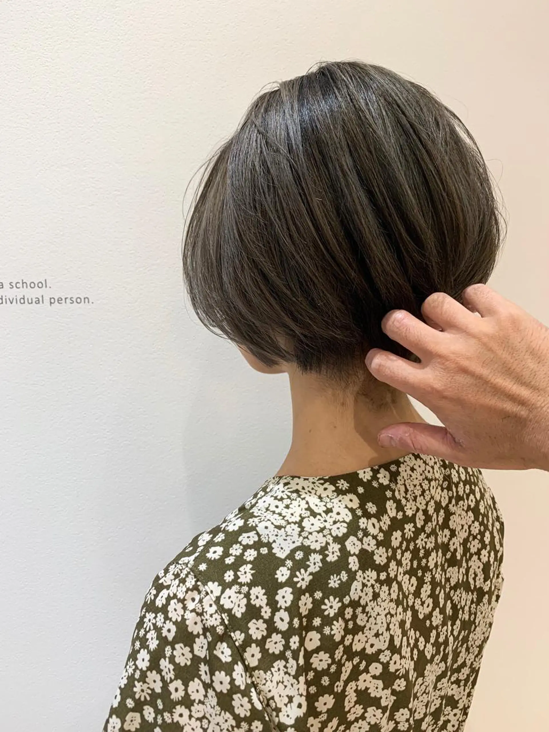 ショート カラー ハンサムショート バレイヤージュ グレージュ レイヤーカット ショートヘア カット ヘアカラー トリートメント Roid 代表✨HIROのヘアスタイル