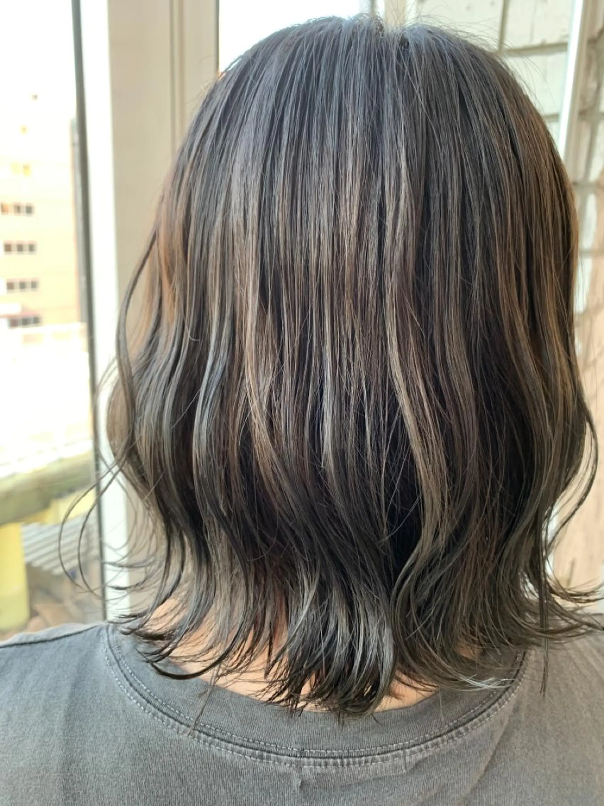 ミディアム カラー ブルーカラー ブルージュ LUXBE LUCEのヘアスタイル