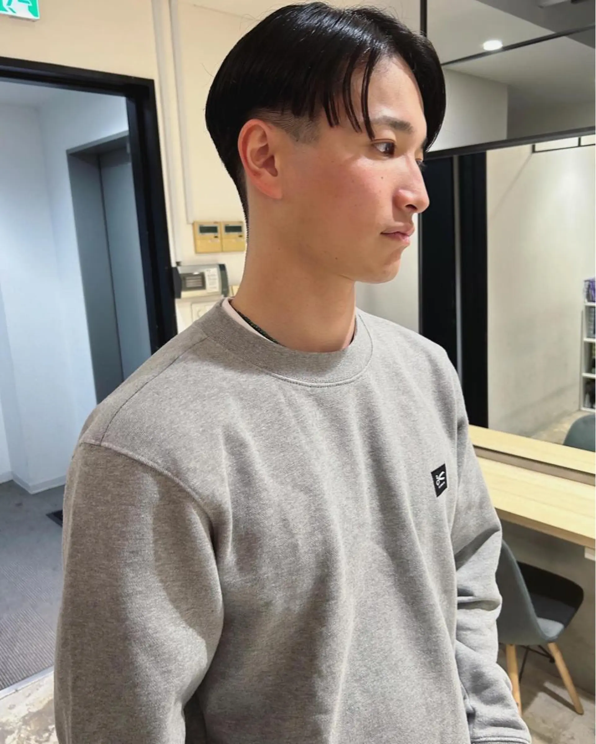 ショート メンズ センターパート フェードカット 刈り上げ カット トリートメント 村上雅人 ナチュラルモードのヘアスタイル