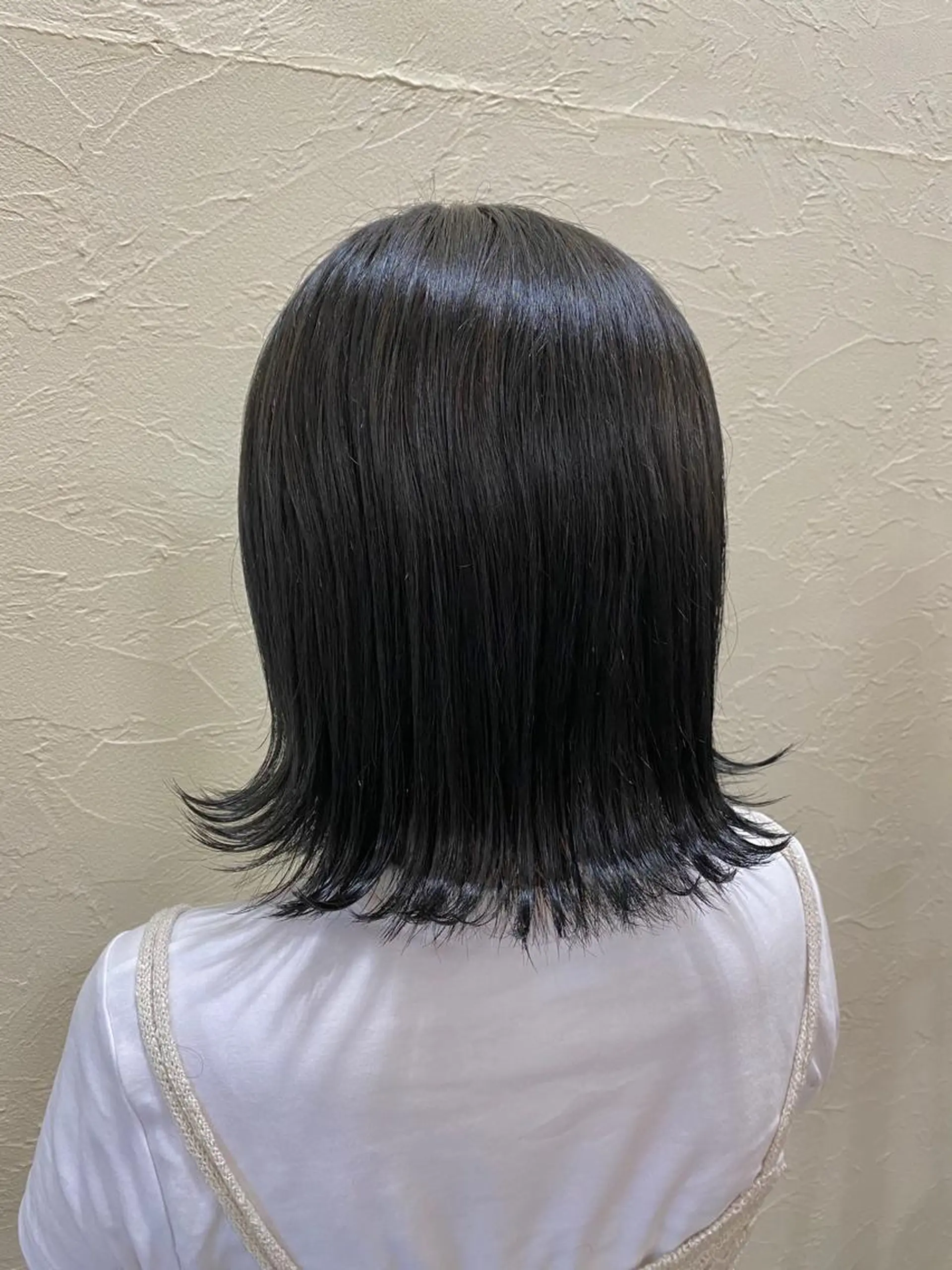 ミディアム カラー 黒髪 ブルーカラー ブルーブラック 透明感カラー カット ヘアカラー トリートメント ENIF ヤマグチアツコのヘアスタイル
