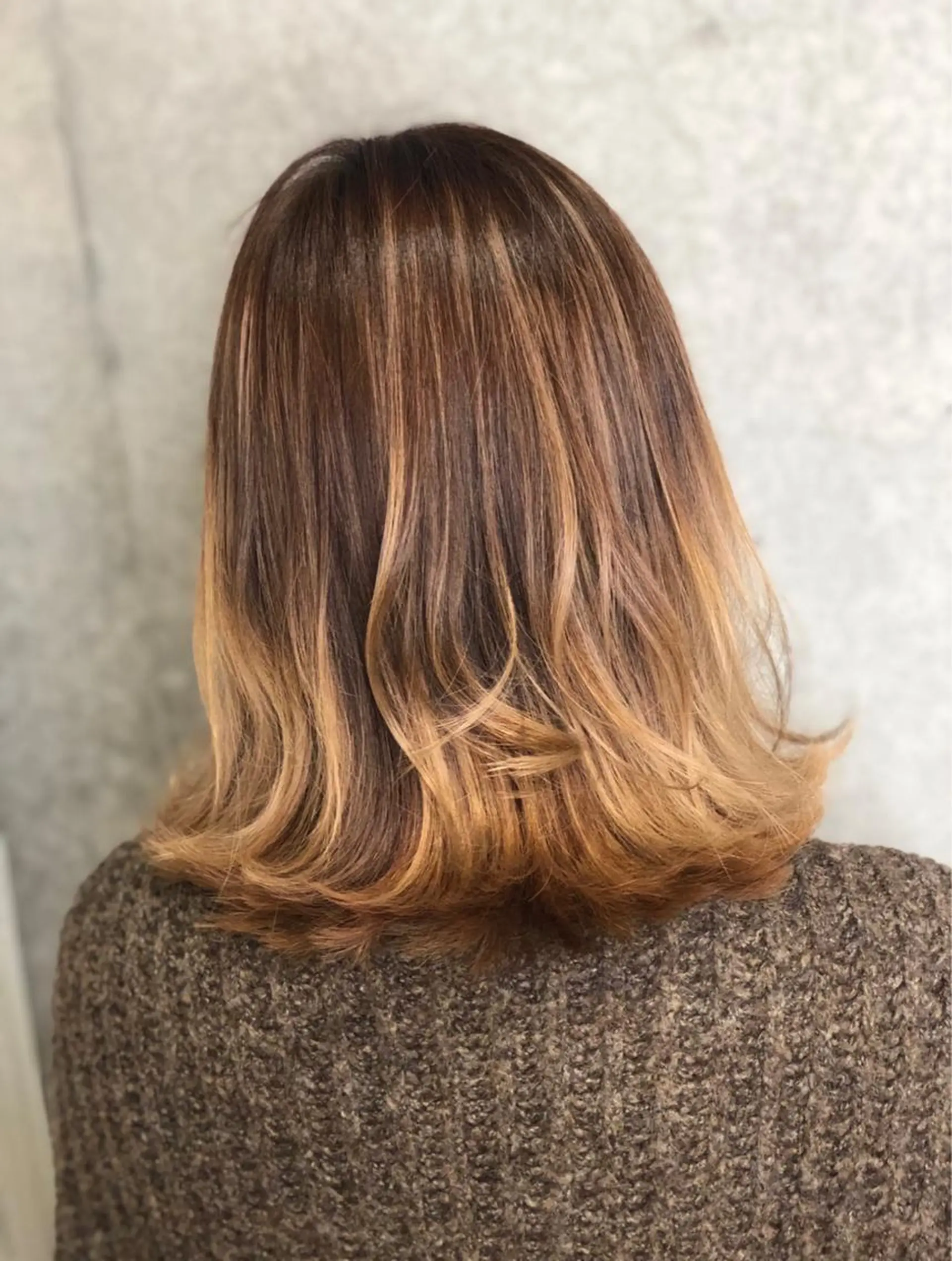 ミディアム カラー 透明感カラー グラデーションカラー ハイライトカラー ハイトーンカラー ハイライト デザインカラー🏝️ 須賀汐音のヘアスタイル