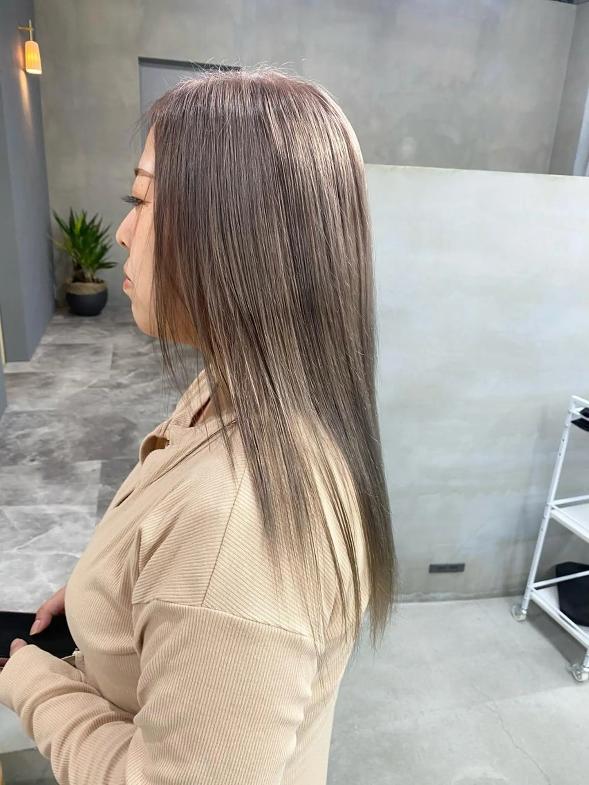 セミロング カラー ヘアカラー qulim所属・前橋 姫奈のヘアスタイル