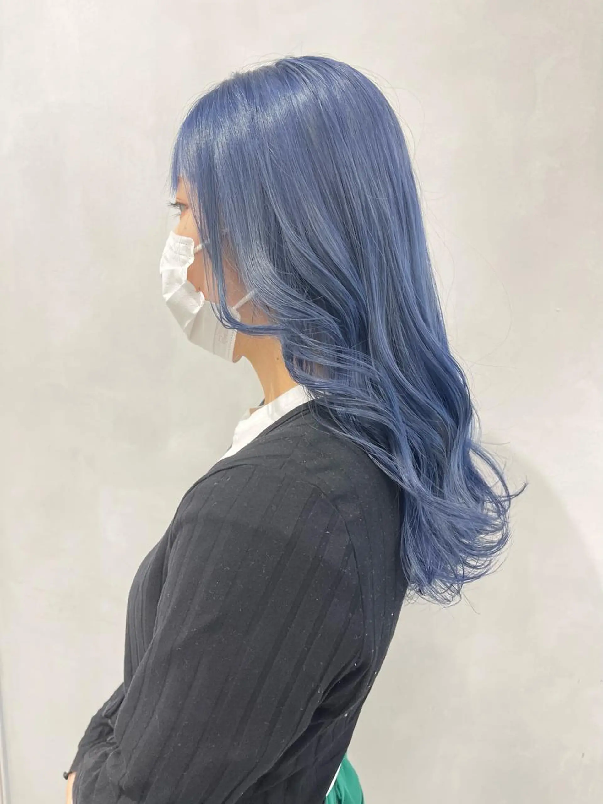 ロング カラー ブリーチ ブルーカラー 🦋レイヤーカット ミドリカワ🦋のヘアスタイル
