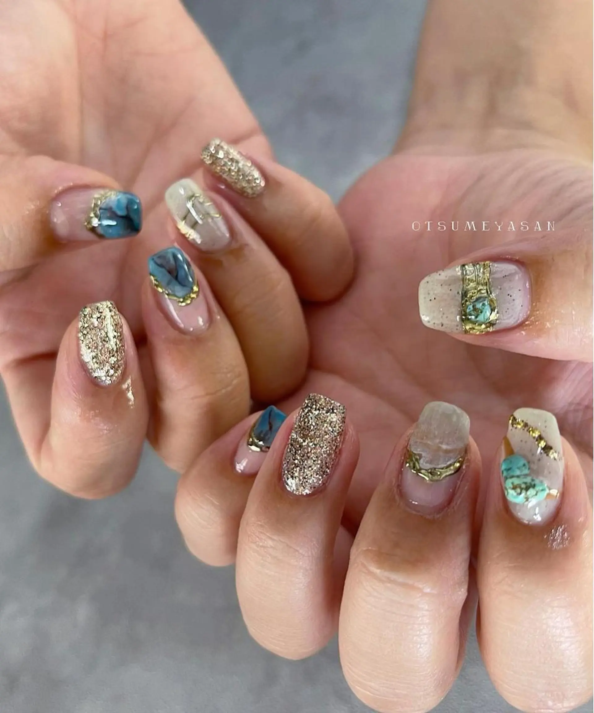 ネイル オーロラネイル ブルー ジェルネイル ゴールド 韓国ネイル わたなべ ちかのネイルデザイン
