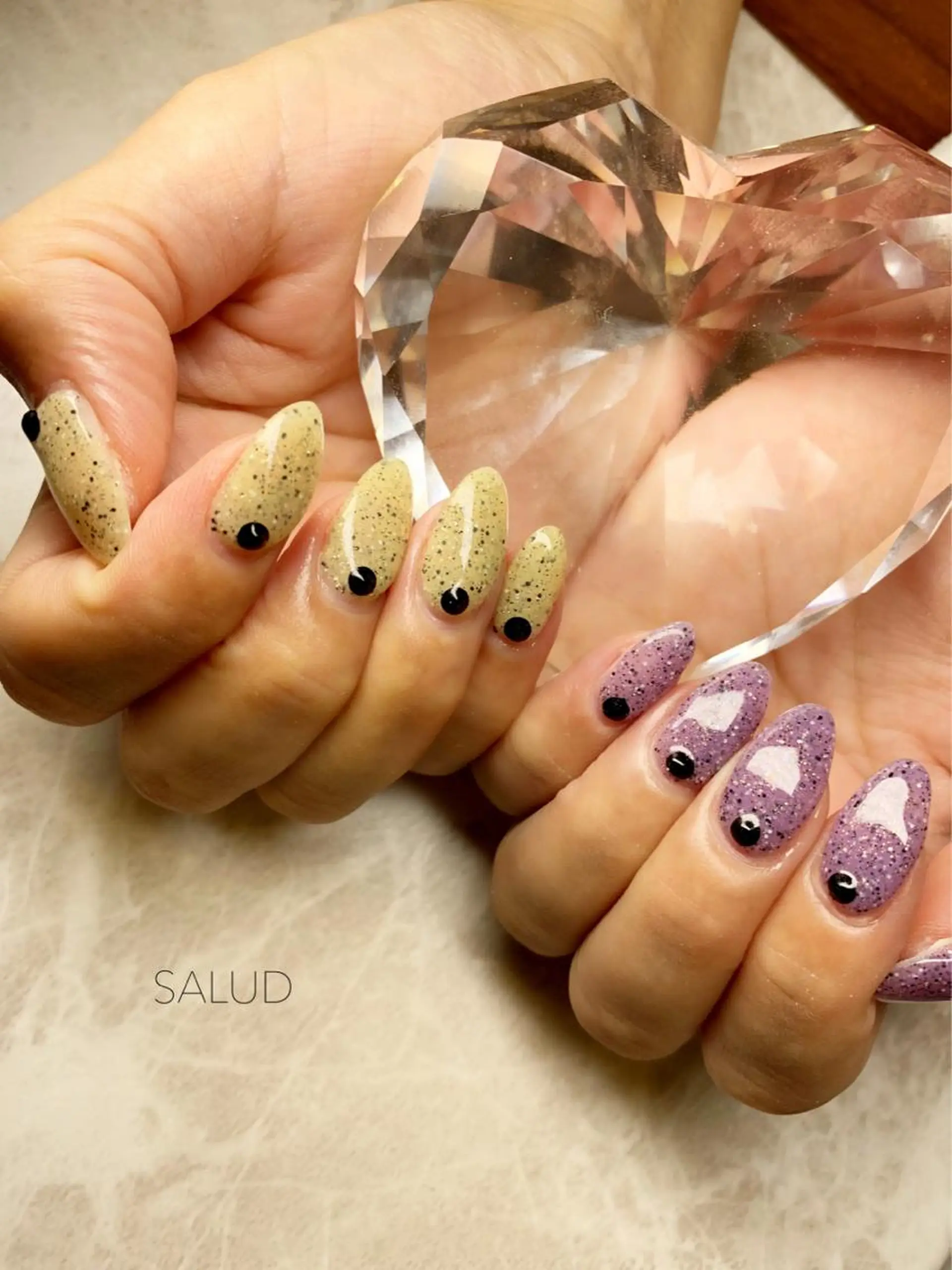 ネイル ストーンネイル ハンドネイル Nail Salon SALUDのネイルデザイン
