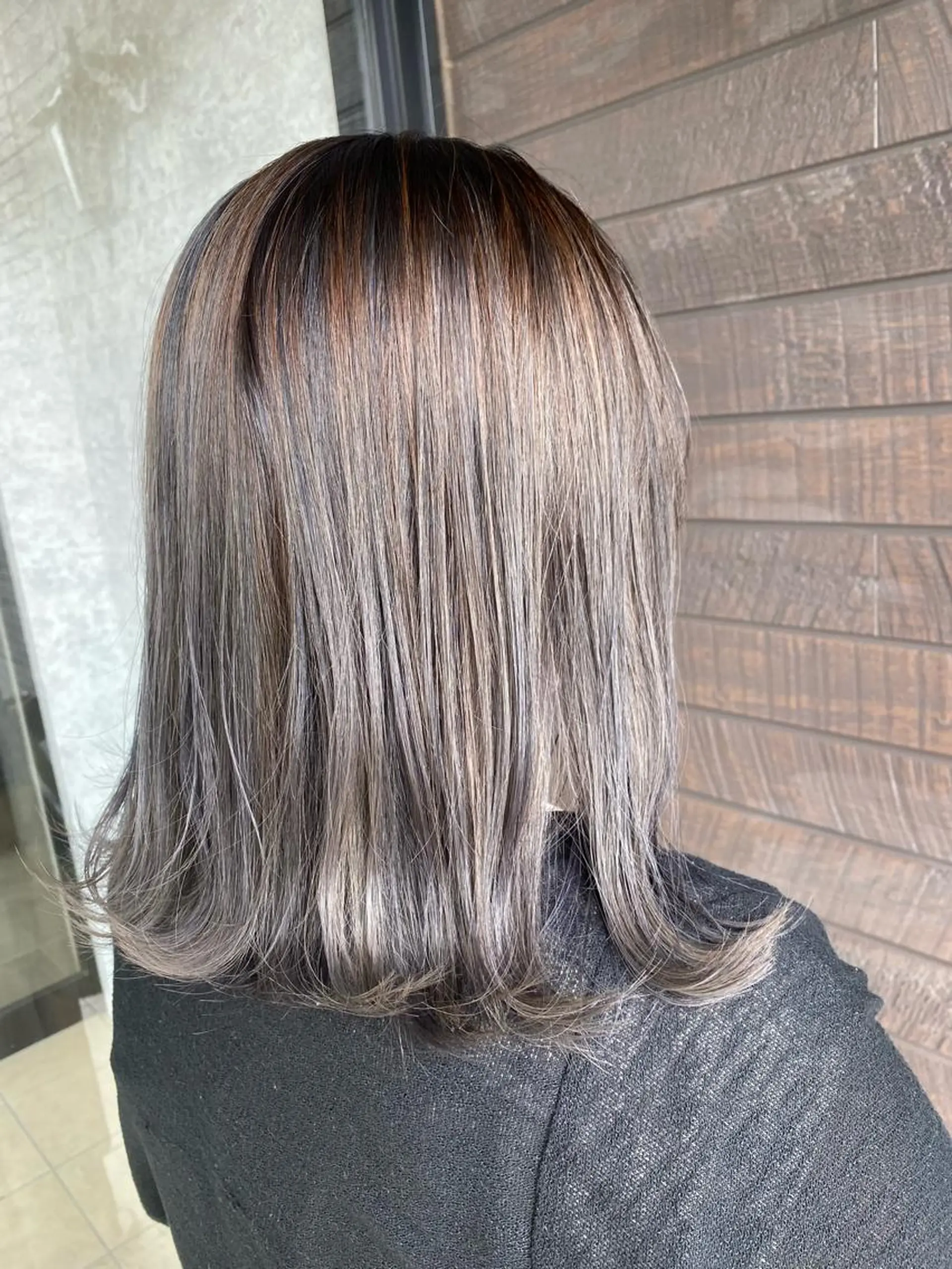 ミディアム カラー ブリーチ シルバー ヘアカラー トリートメント earth尾形美穂 🫧髪質改善縮毛🫧のヘアスタイル