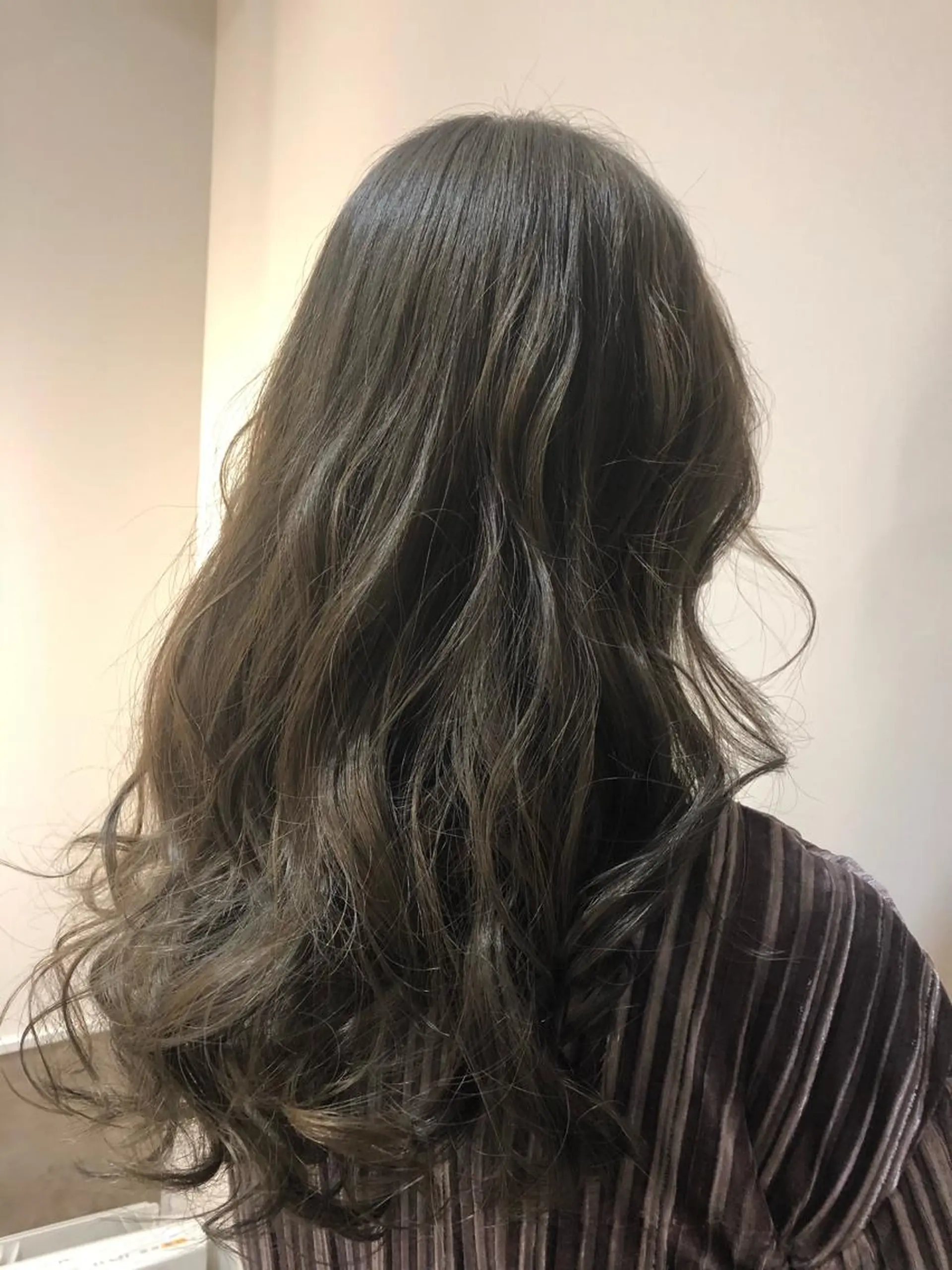 ロング アッシュ ハイライト ヘアカラー Rina  のヘアスタイル