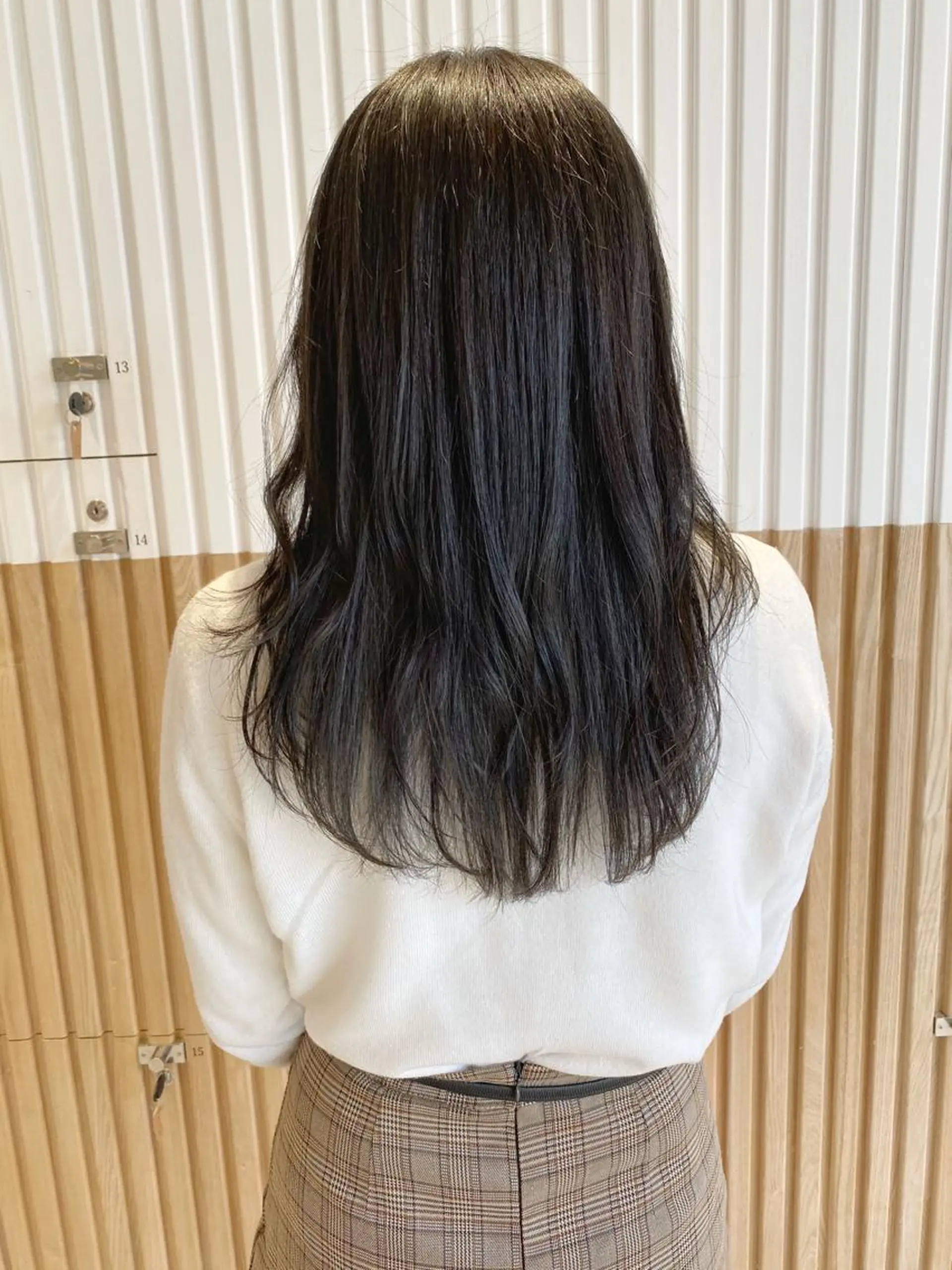 セミロング カラー ブリーチ 透明感カラー デザインカラー ネイビーカラー ボブ カット ヘアカラー トリートメント ボブ/ハイトーン 福生Radix 下田のヘアスタイル