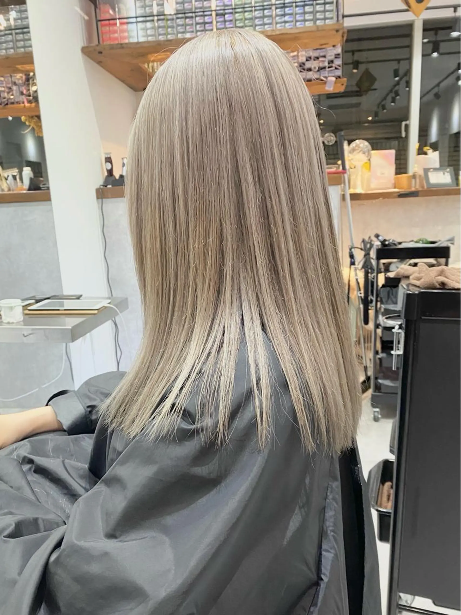 ロング カラー ベージュカラー ハイトーンカラー ハイトーンベージュ ホワイトベージュ ヘアカラー トリートメント ブリーチ指名 NO1🌈SAKIのヘアスタイル