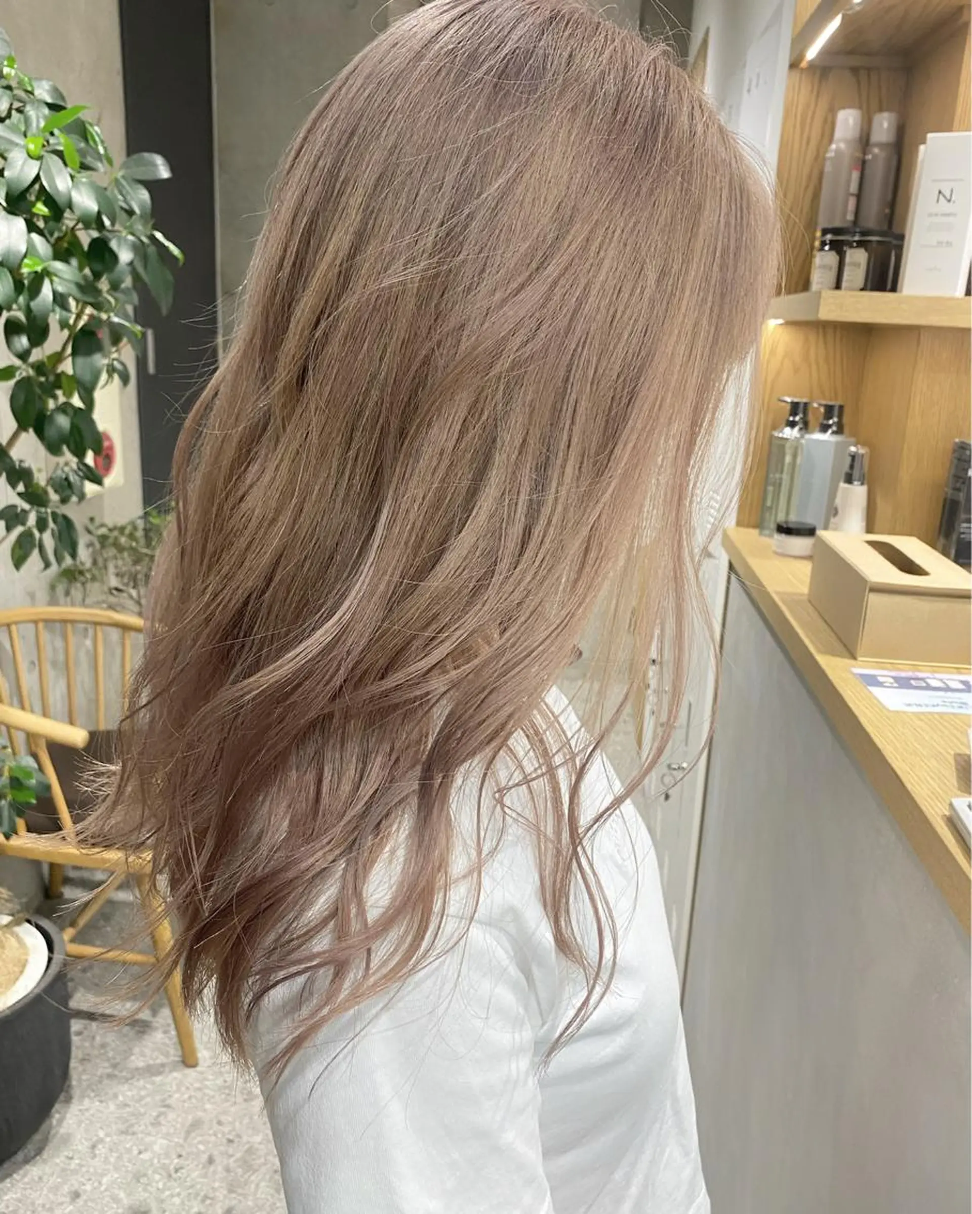 ロング カラー ベージュカラー ミルクティーベージュ その他 ブリーチカラーレイヤ ーカット🦋annaのヘアスタイル