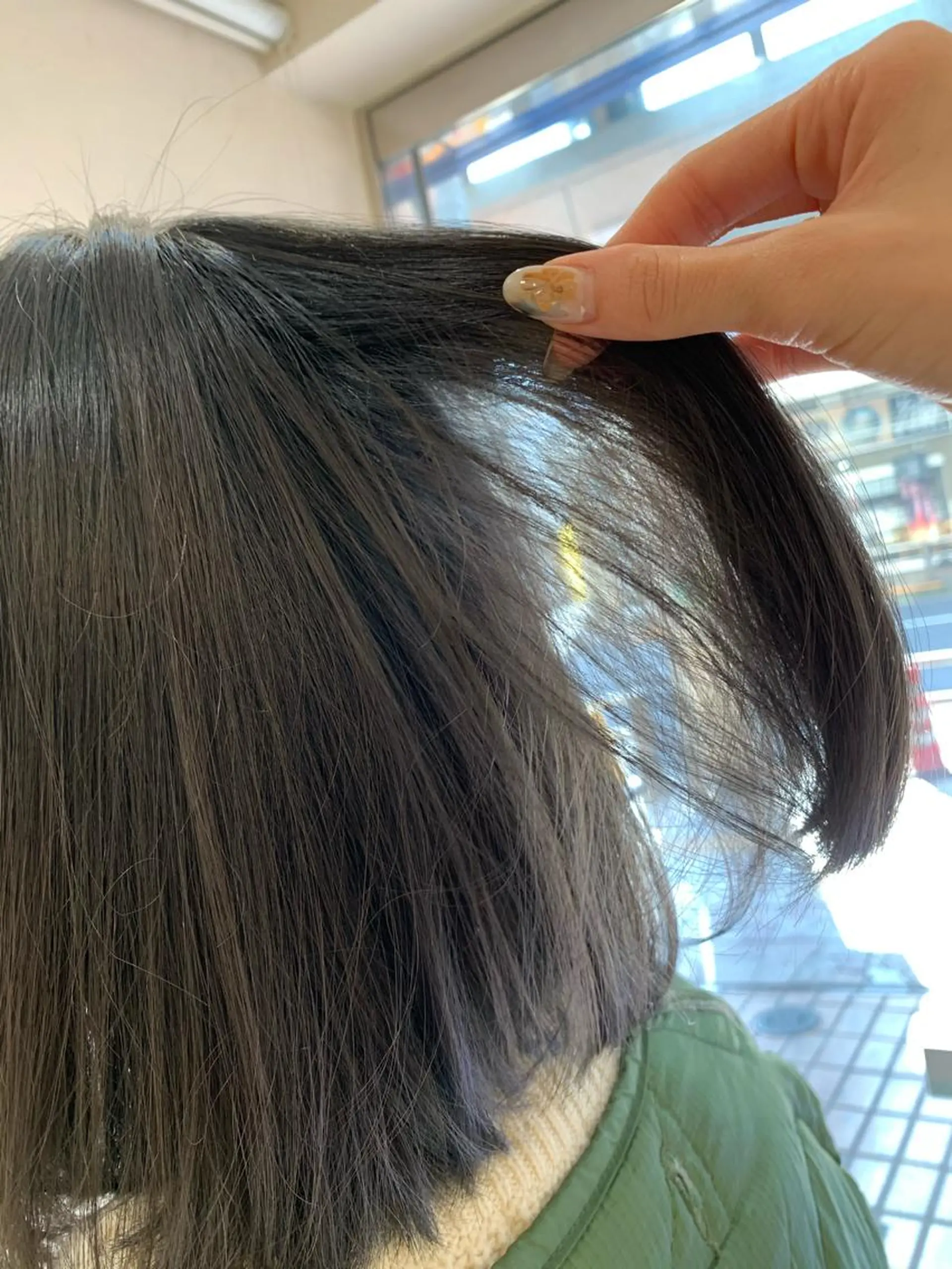 ショート カラー ヘアカラー トリートメント 店長ハイトーンカラー 柞山史奈のヘアスタイル