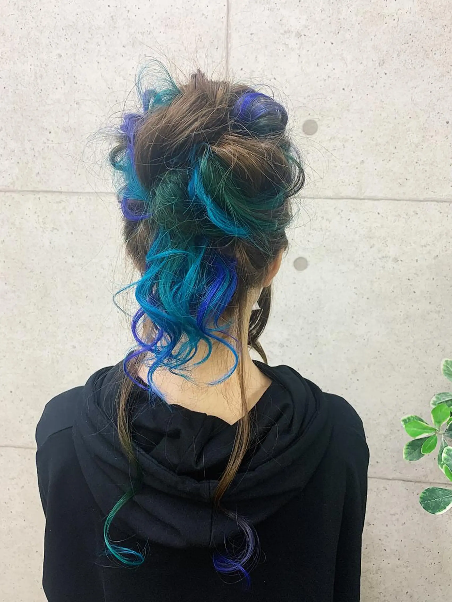ロング お団子ヘア 卒業式のヘアスタイル 京都最安価エクステ muuka🦋のヘアスタイル