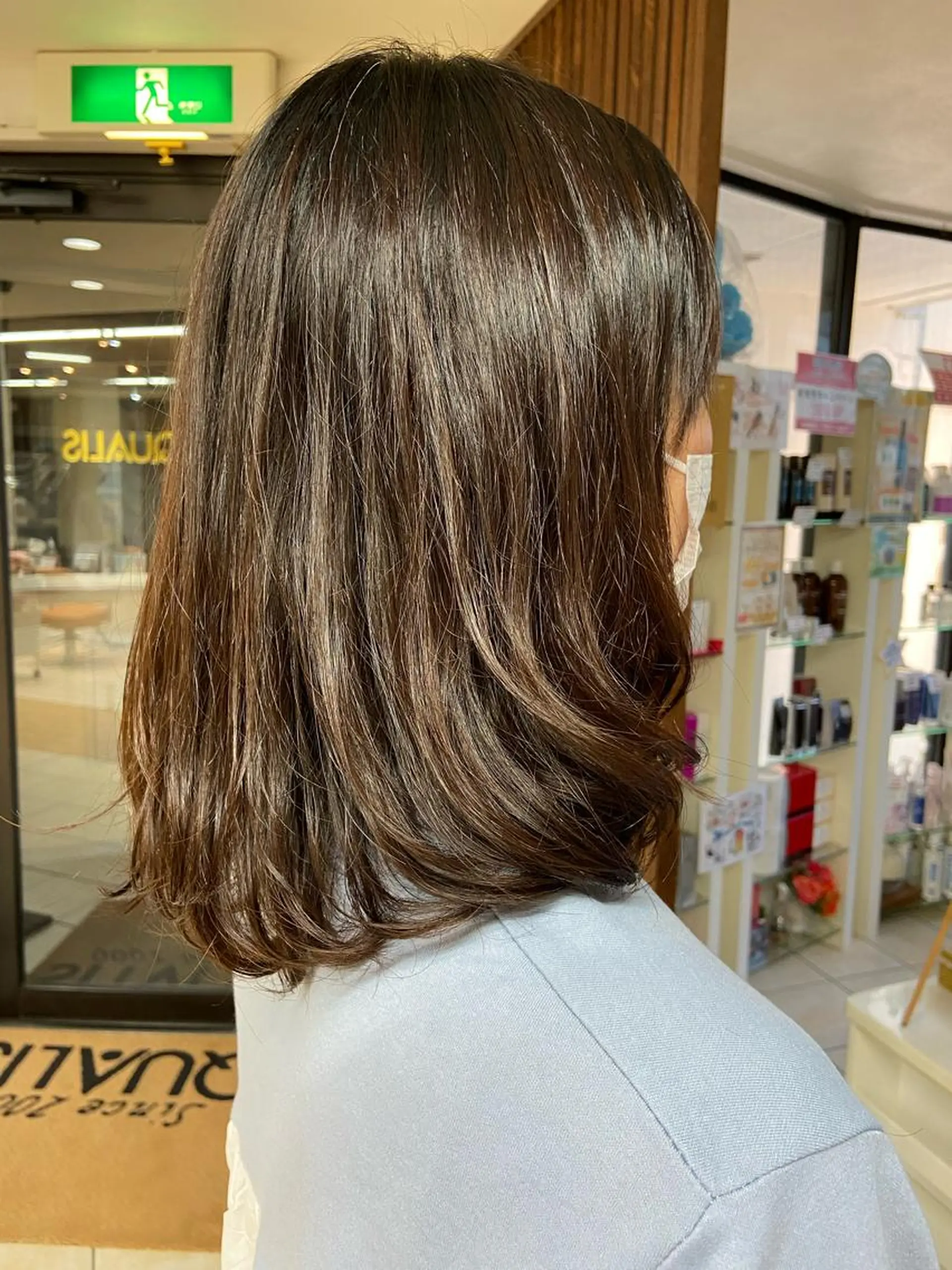 ミディアム ⭐️レイヤーカット 大人気　三澤康司⭐️のヘアスタイル