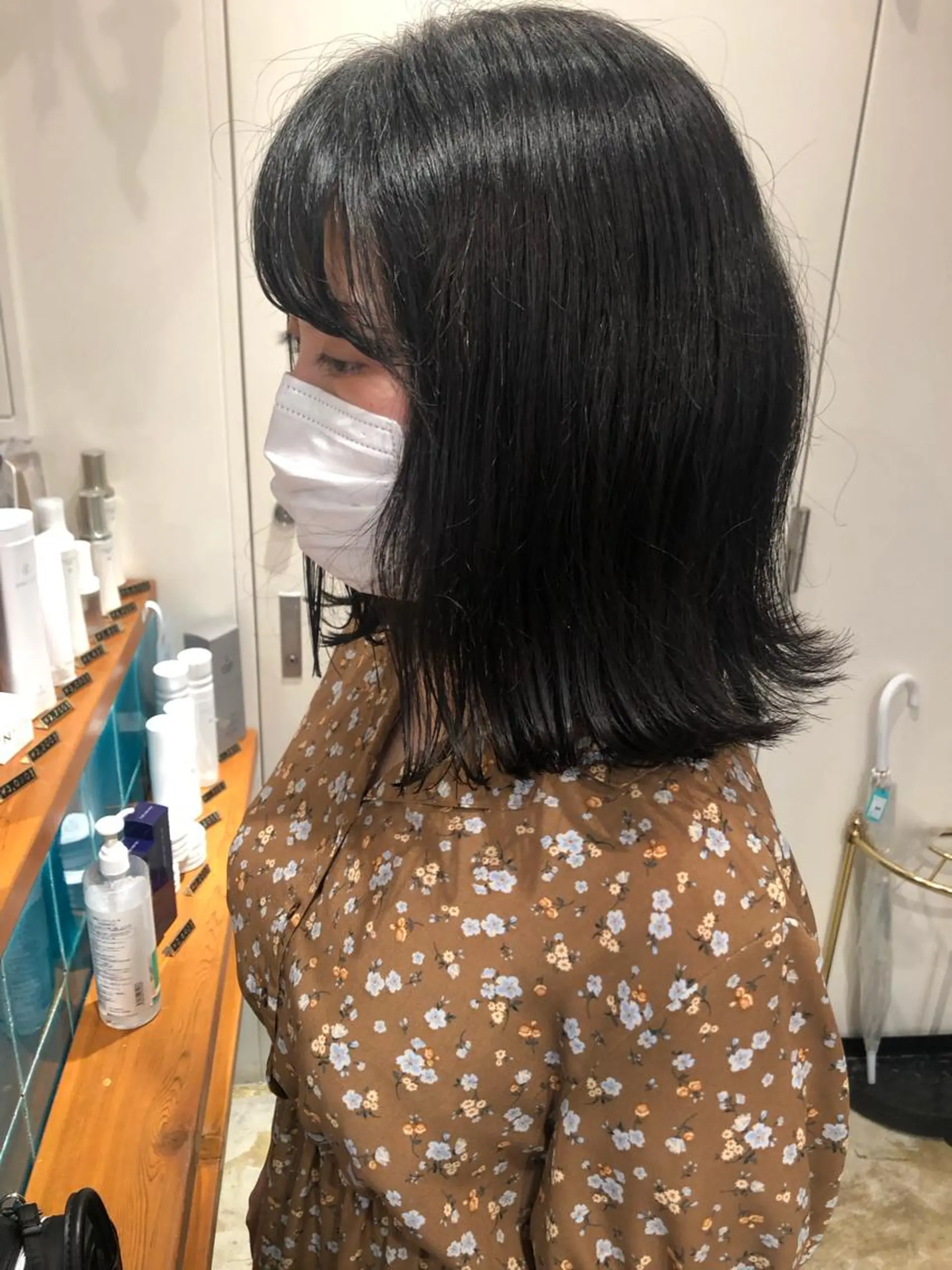 ミディアム MIOベージュカラー 柔らかいカラーのヘアスタイル