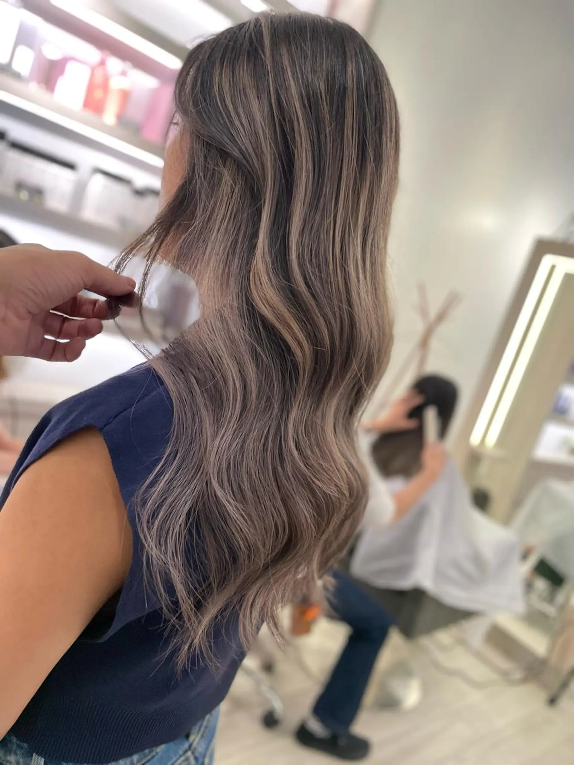 ロング カラー Akane レイヤー/艶カラーのヘアスタイル