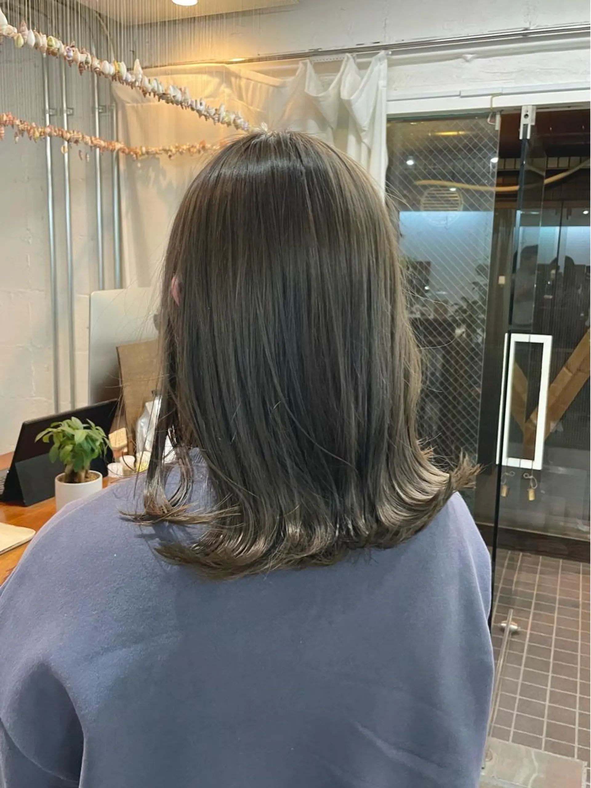 ミディアム カラー 透明感カラー グレージュ 奥村 紘のヘアスタイル