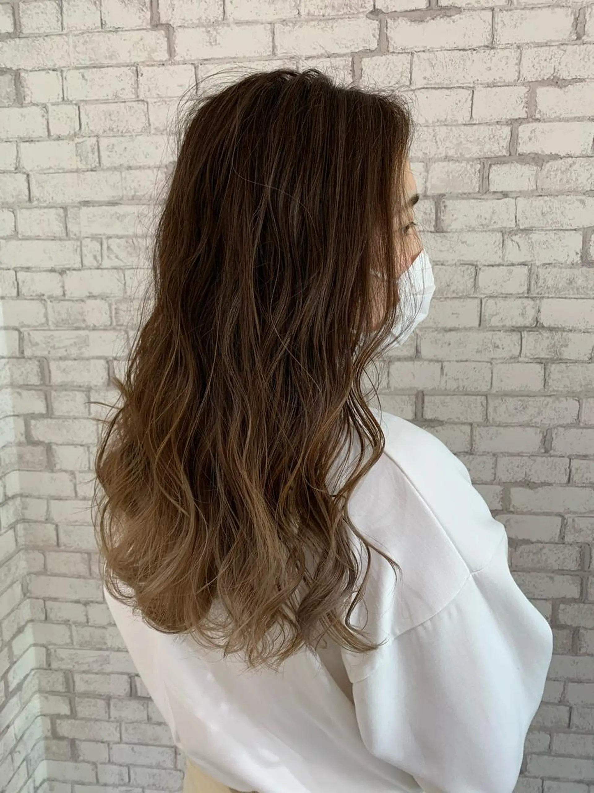 ロング レイヤーカット 特殊カラー/ブリーチ 道満ゆいなのヘアスタイル