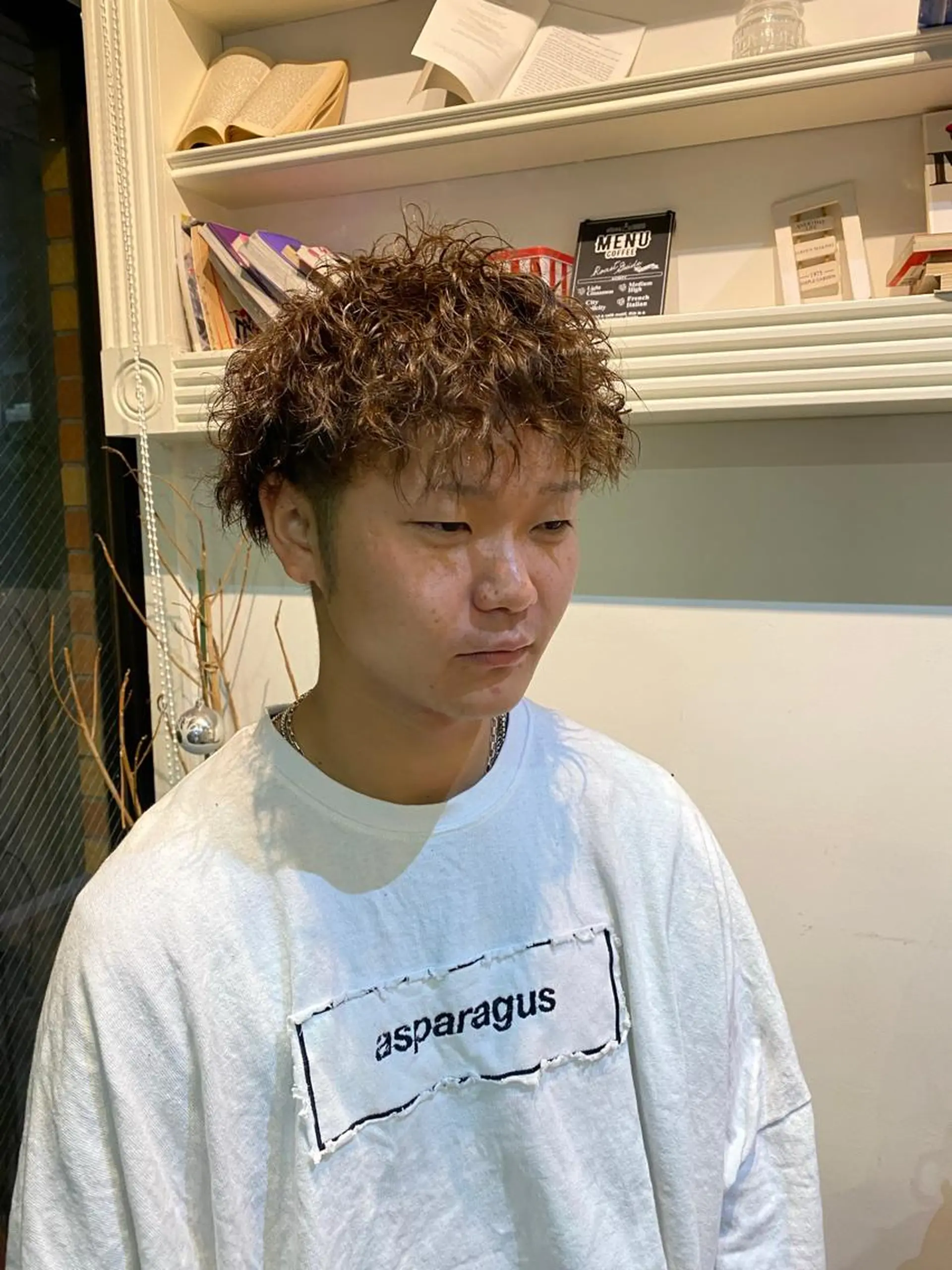 パーマ メンズ メンズパーマ ツイストスパイラルパーマ スパイラルパーマ オカベ ショウマのヘアスタイル